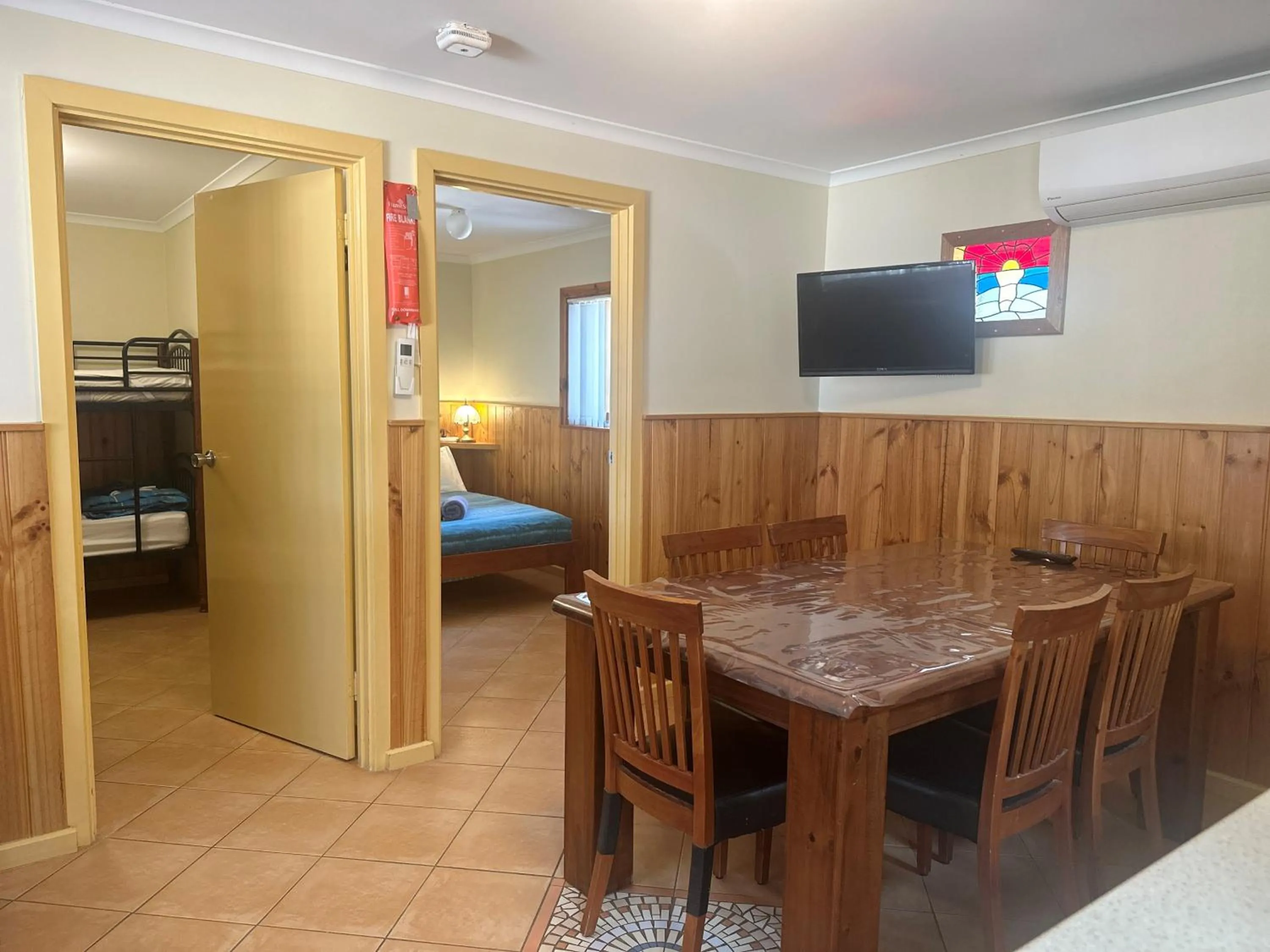 Dining area, Bed in Ceduna Shelly Beach Caravan Park