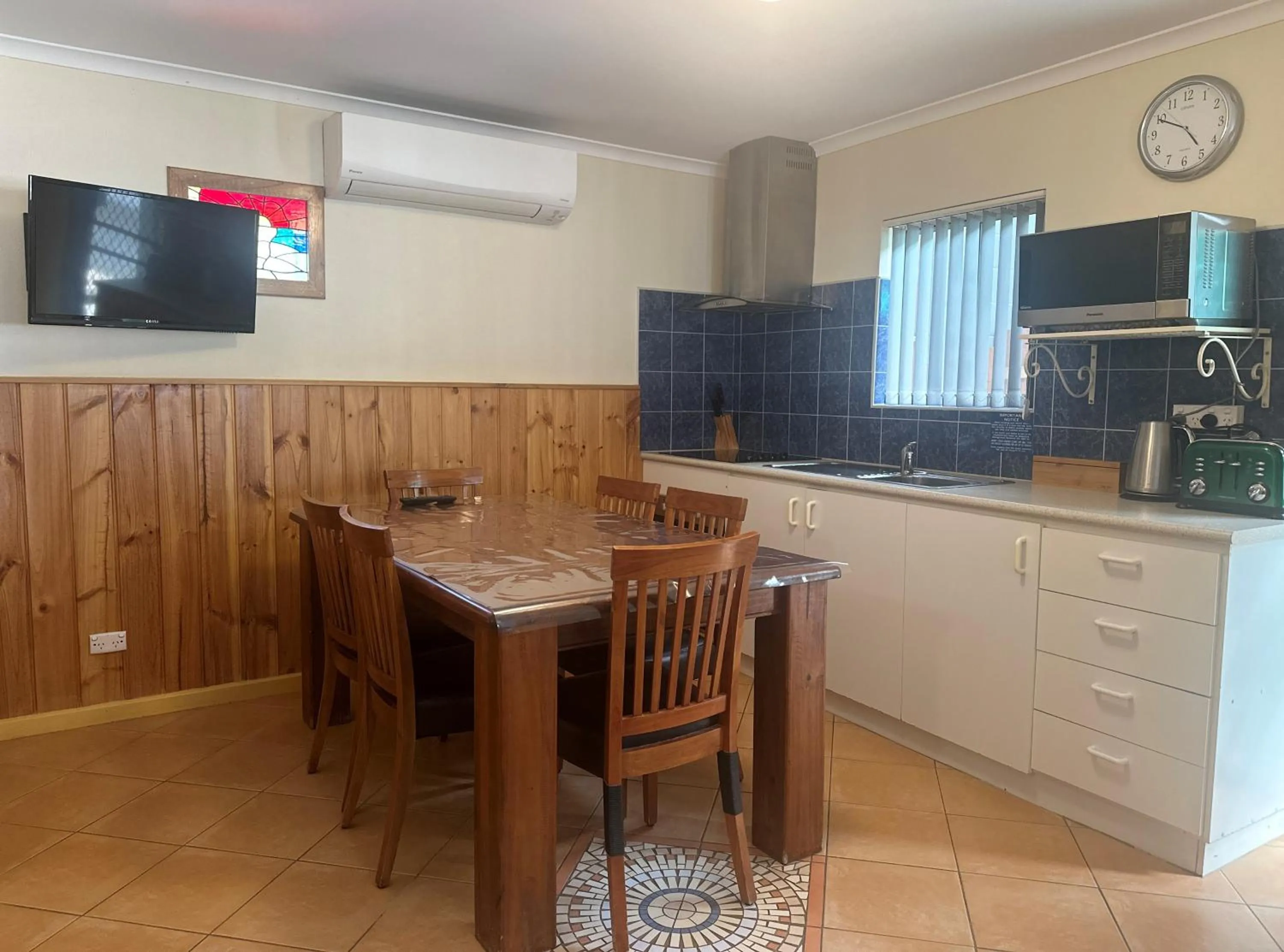 Dining area in Ceduna Shelly Beach Caravan Park