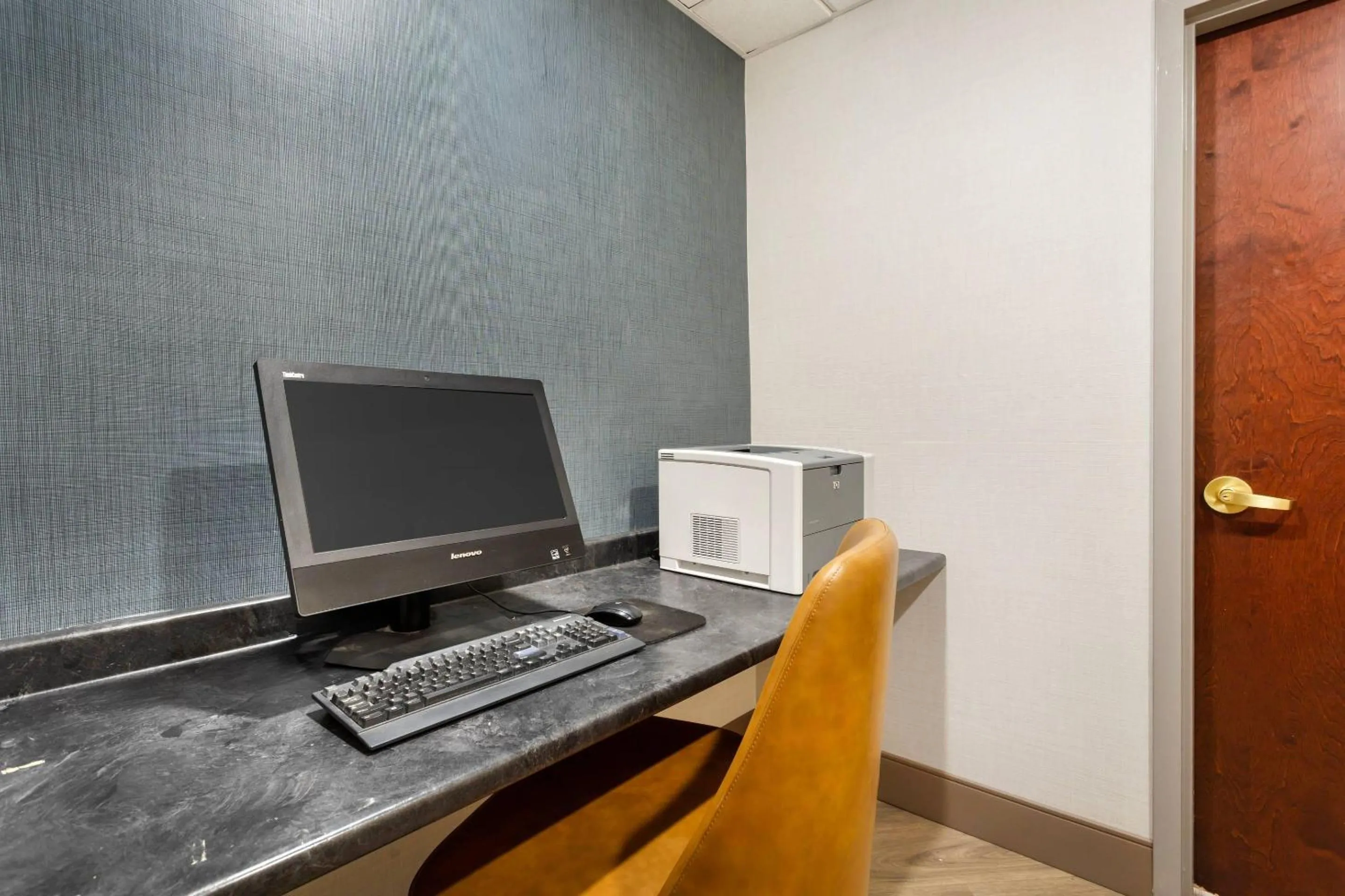 Business facilities in Comfort Suites East Brunswick - South River