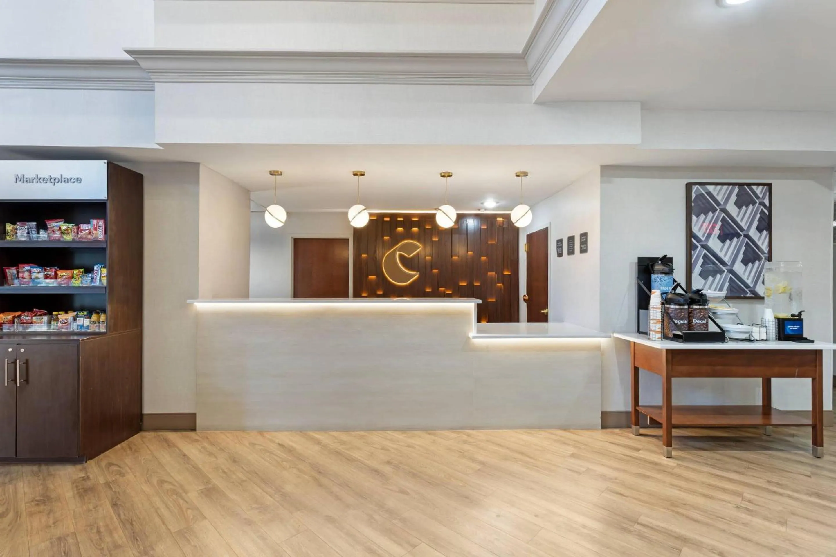 Lobby or reception in Comfort Suites East Brunswick - South River