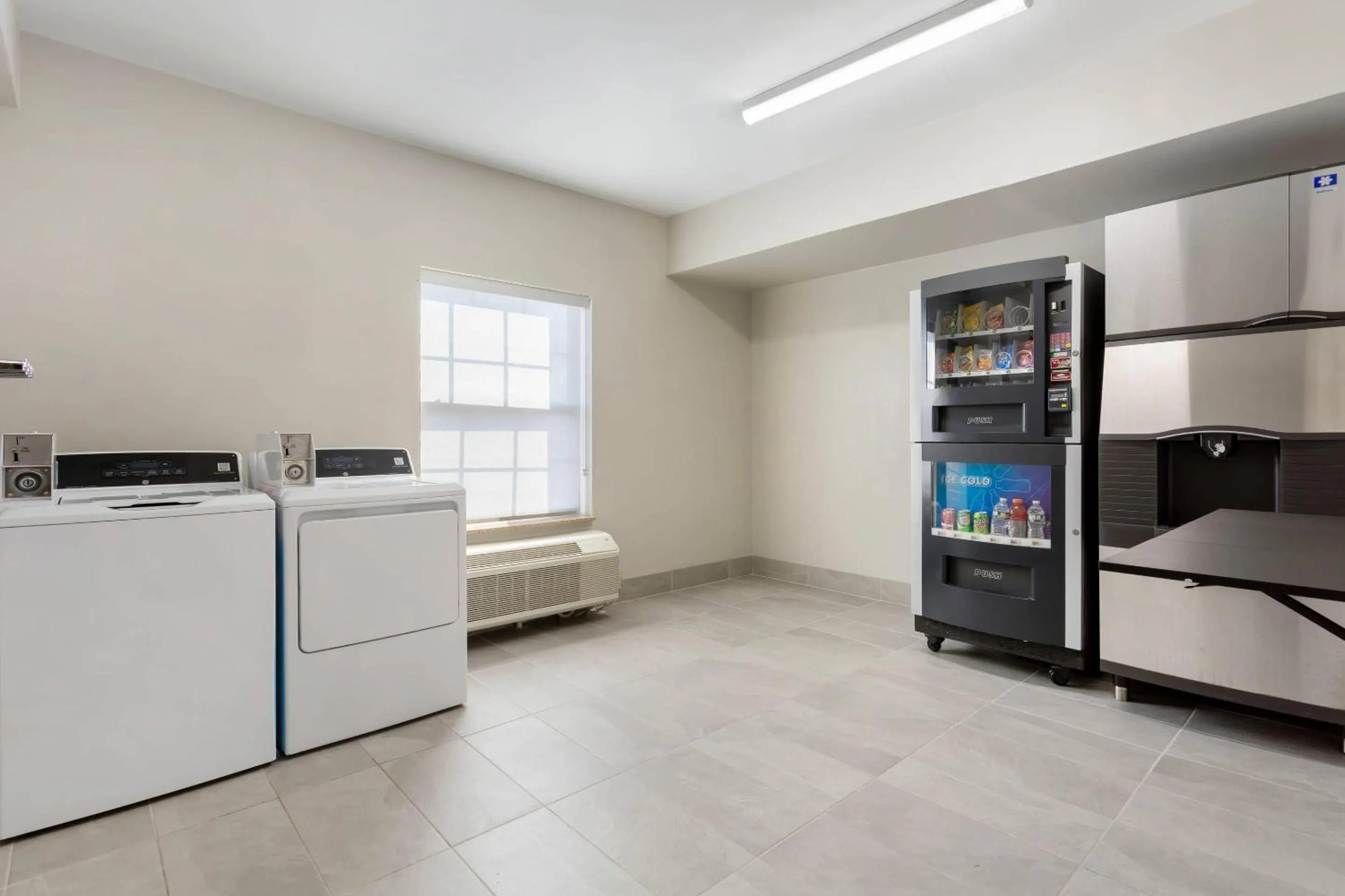 Other, Bed in Comfort Suites East Brunswick - South River