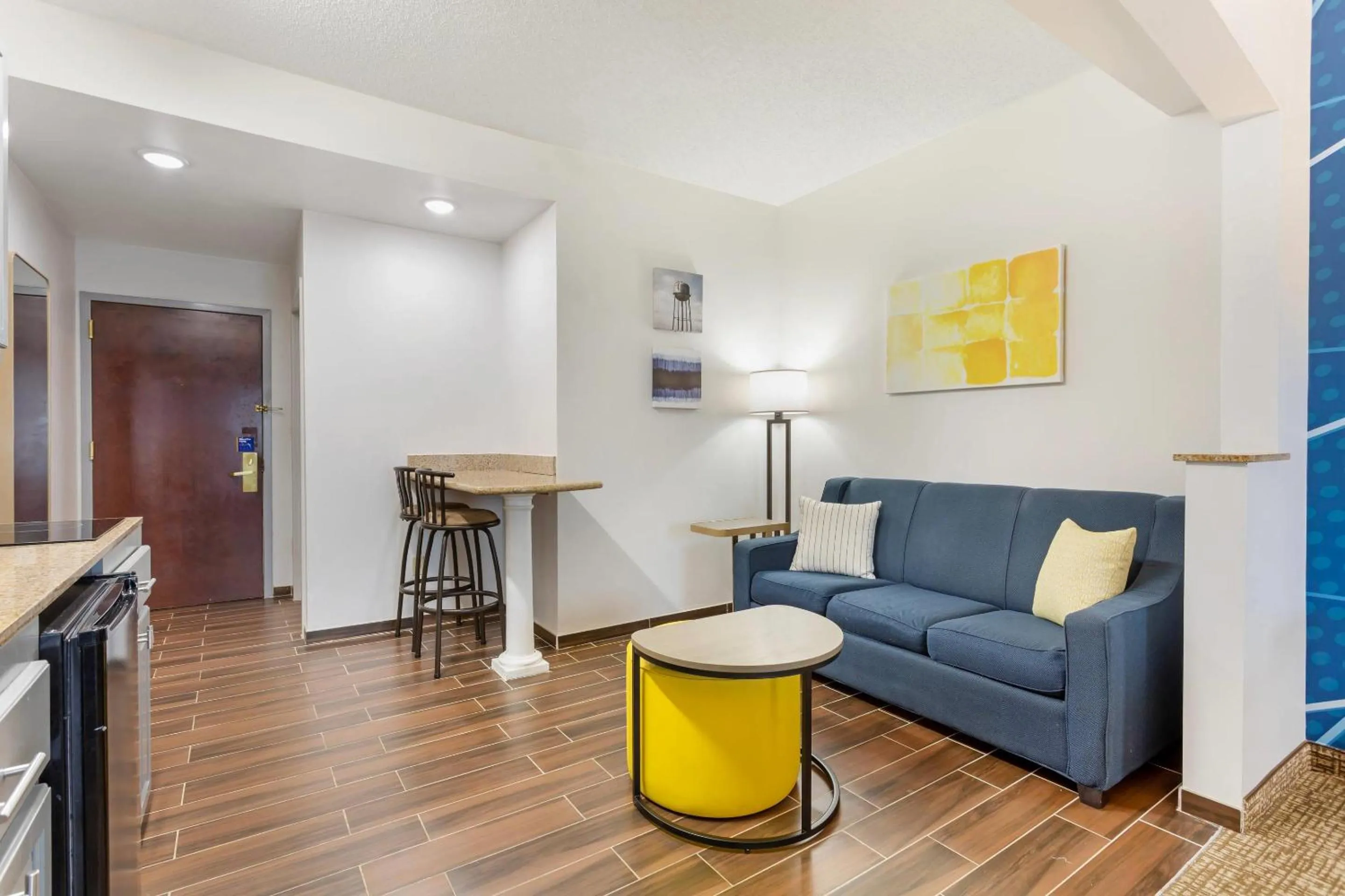 Kitchen or kitchenette in Comfort Suites East Brunswick - South River