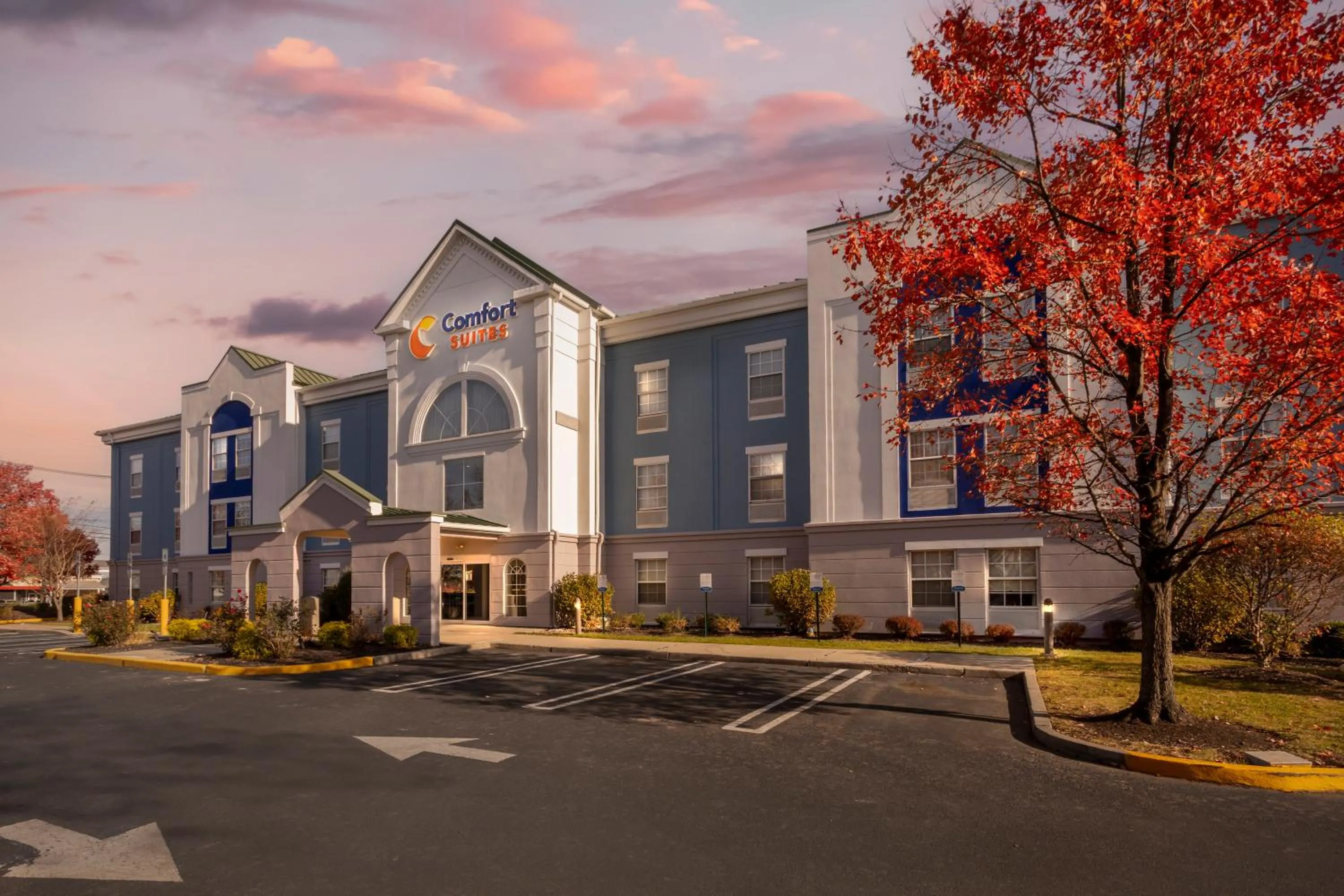 Property building in Comfort Suites East Brunswick - South River