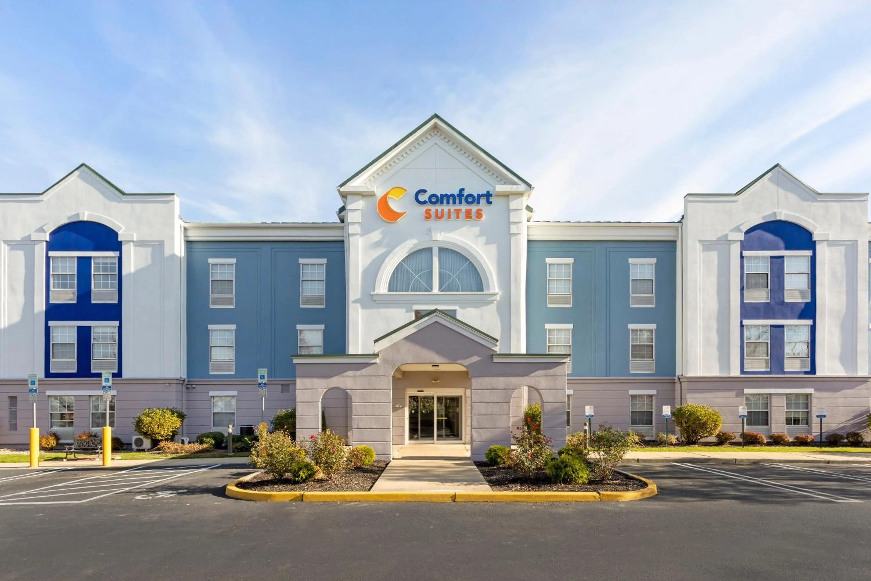 Property building in Comfort Suites East Brunswick - South River