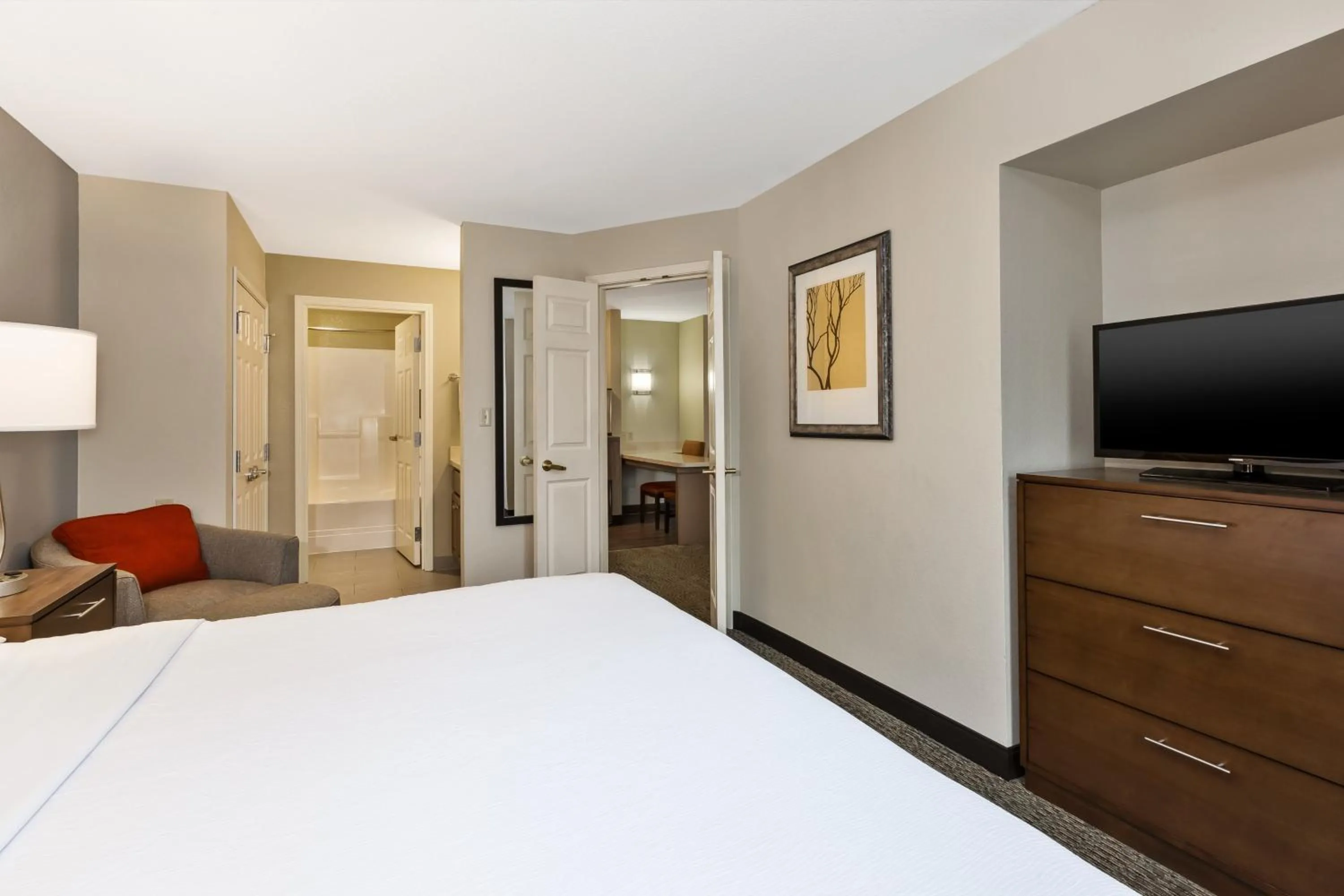 Photo of the whole room, Bed in Staybridge Suites Kalamazoo by IHG
