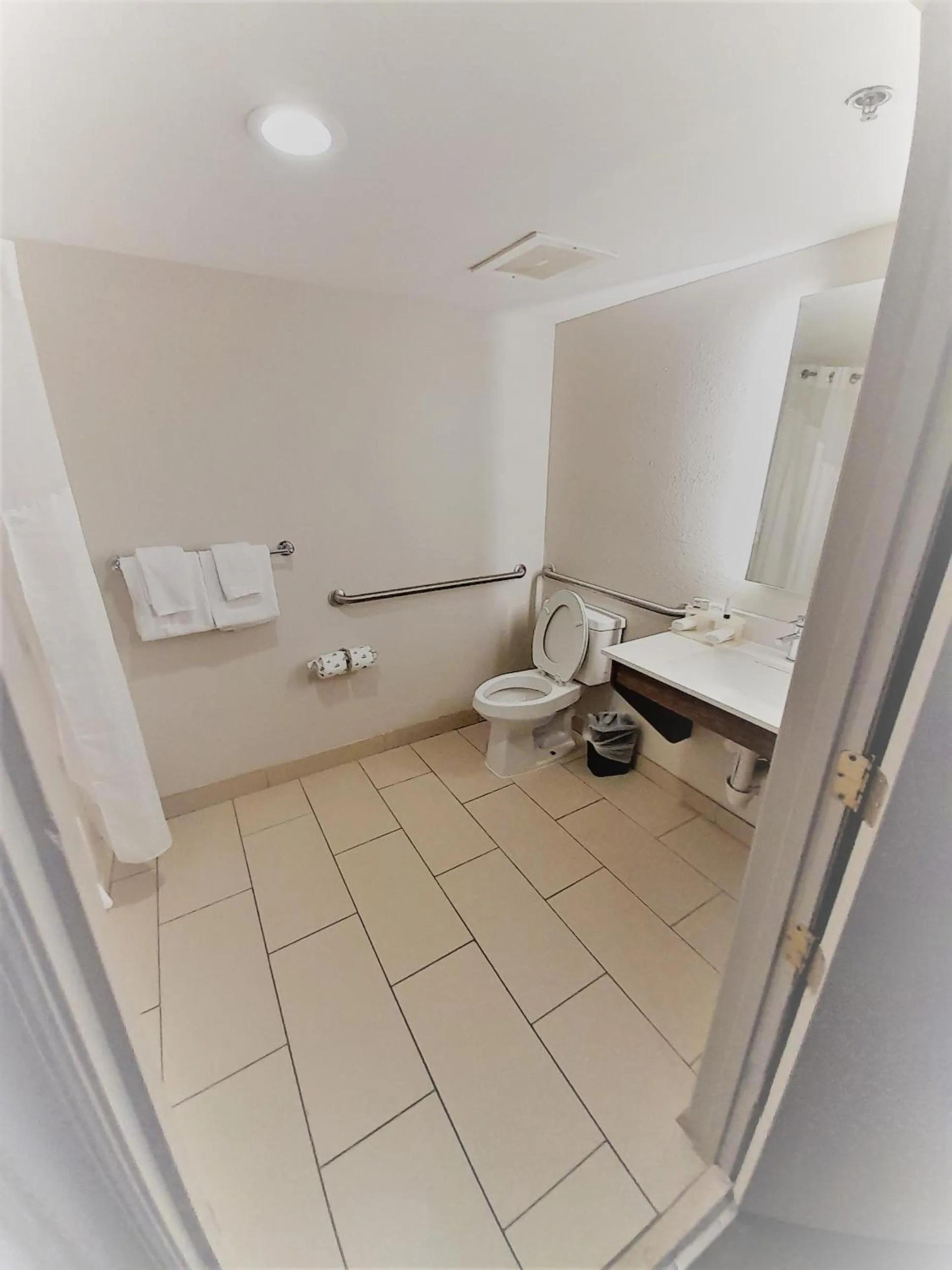 Bathroom in Holiday Inn Express Hotel & Suites Wake Forest - Raleigh North by IHG