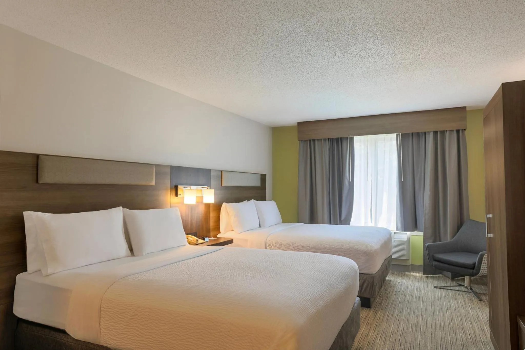 Photo of the whole room, Bed in Holiday Inn Express Hotel & Suites Wake Forest - Raleigh North by IHG