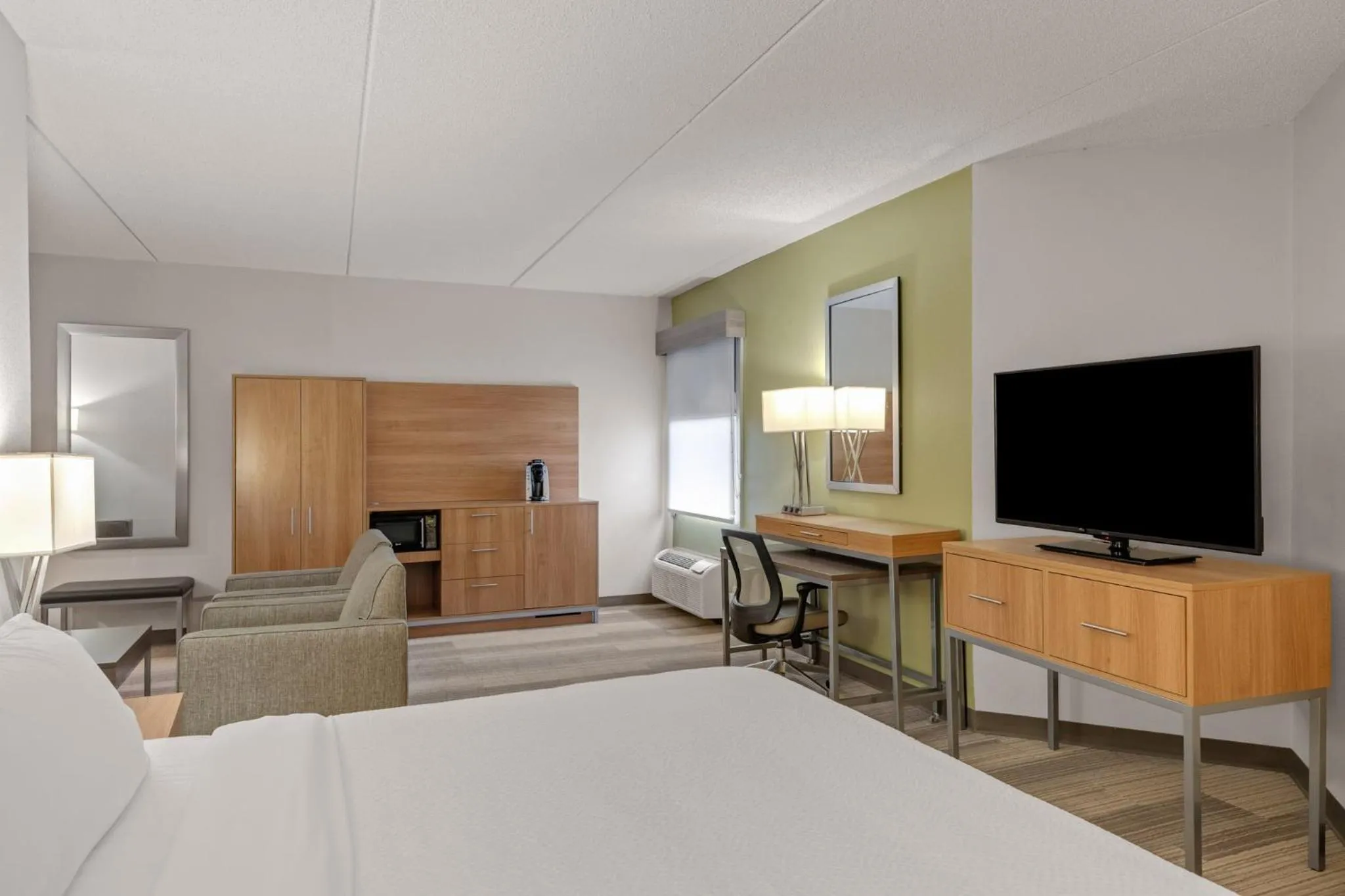 Bedroom, Bed in Holiday Inn Express Hershey-Harrisburg Area by IHG
