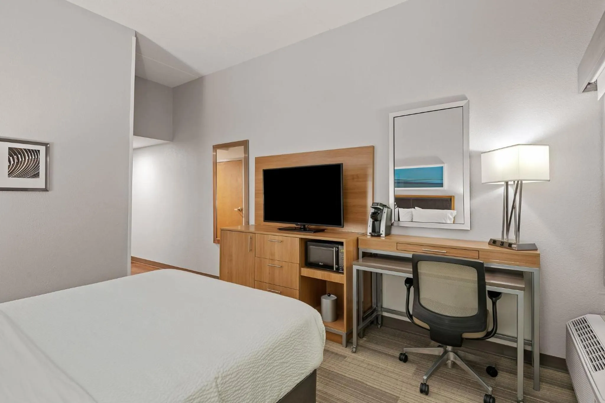 Photo of the whole room in Holiday Inn Express Hershey-Harrisburg Area by IHG