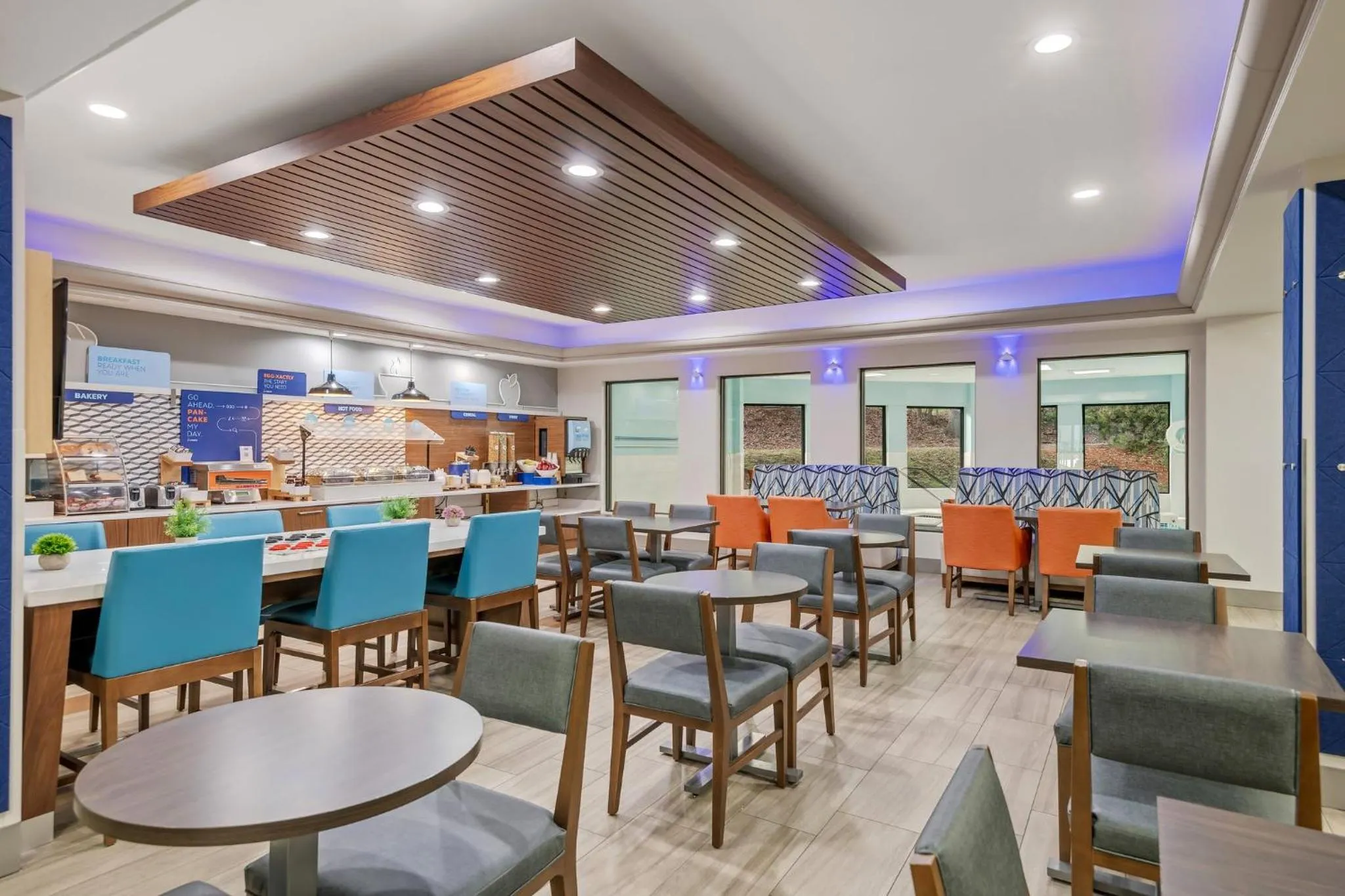 Breakfast in Holiday Inn Express Hershey-Harrisburg Area by IHG