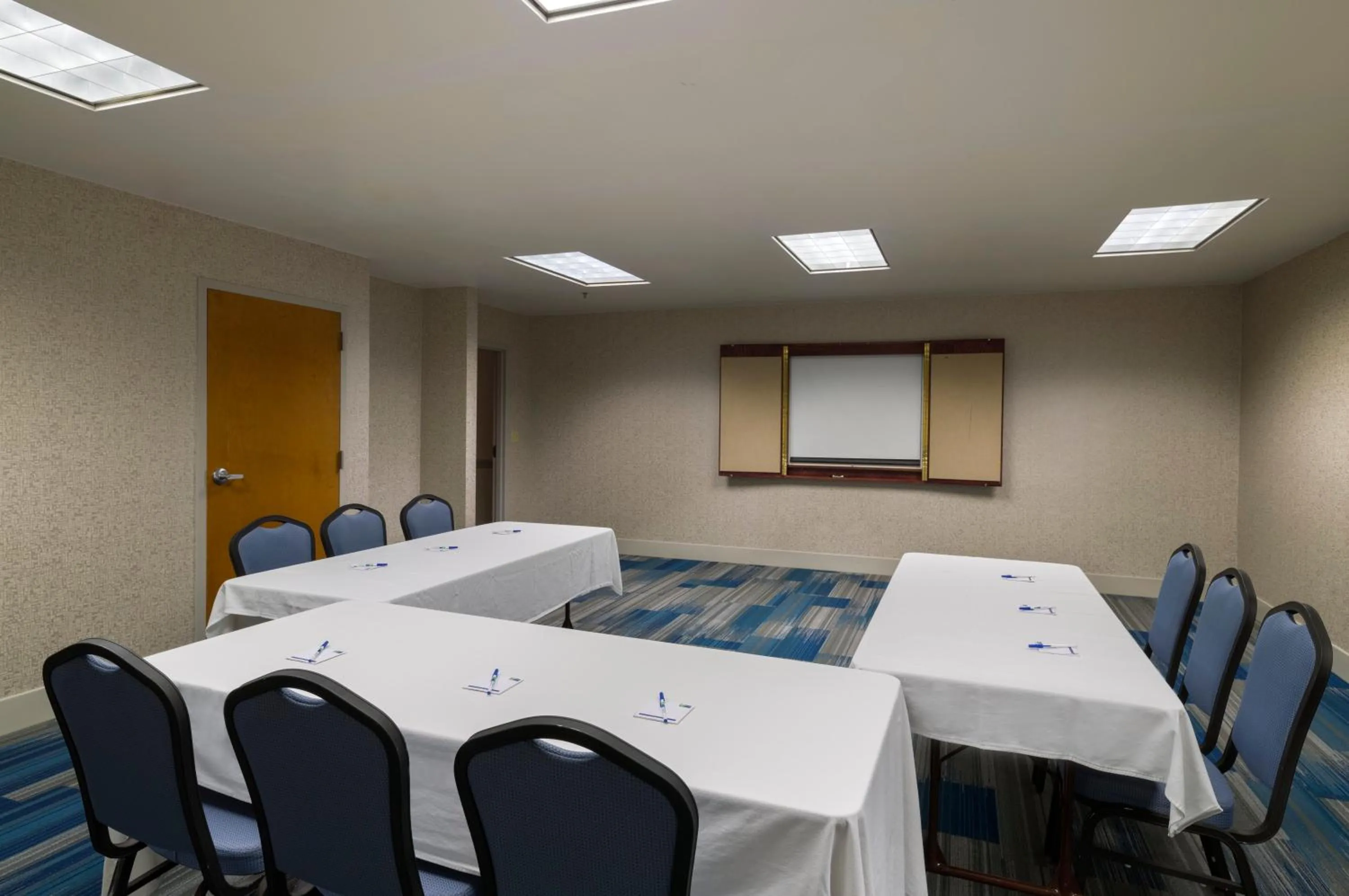 Meeting/conference room in Holiday Inn Express Hershey-Harrisburg Area by IHG