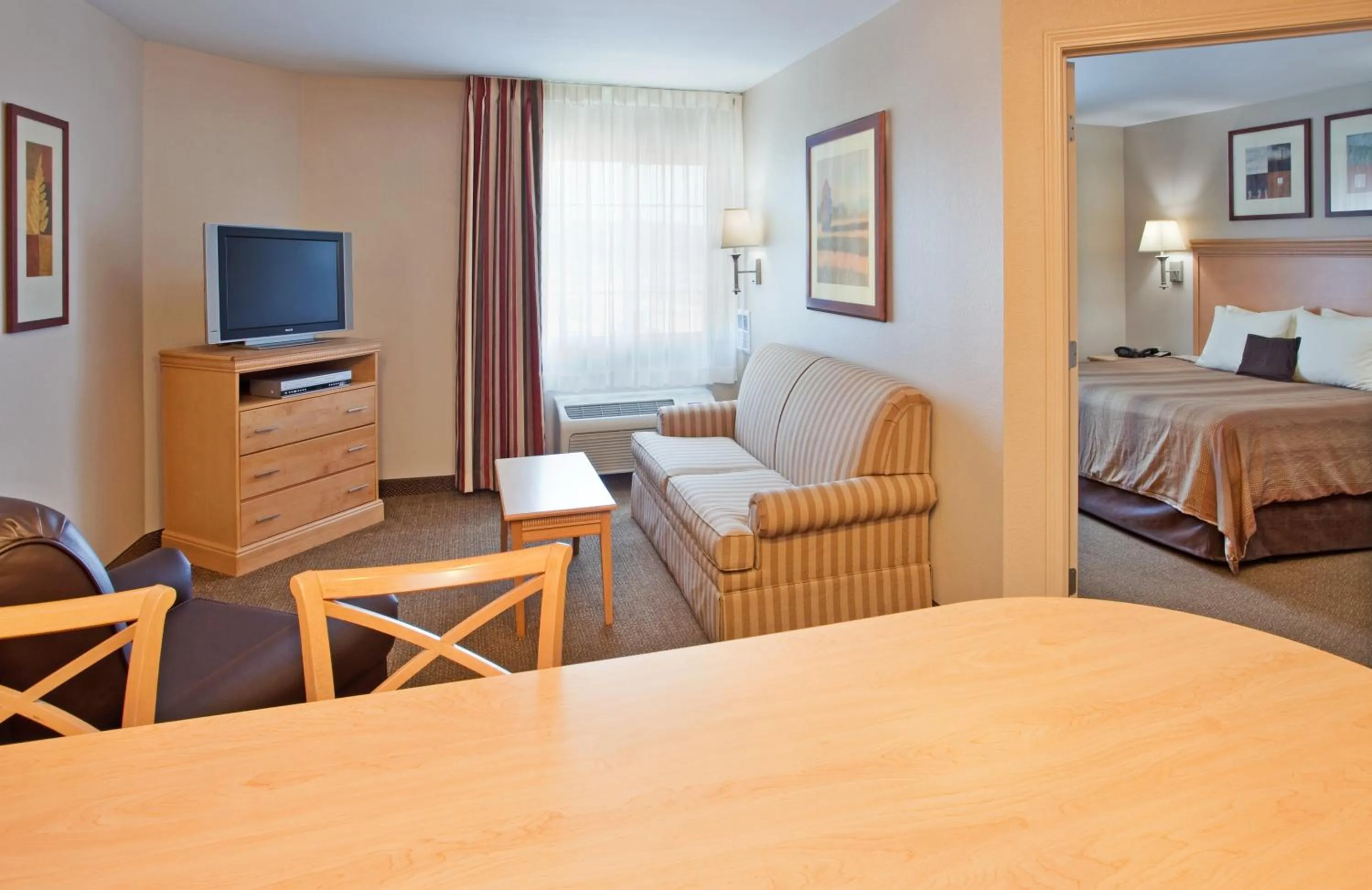Bed in Candlewood Suites Junction City - Ft. Riley by IHG