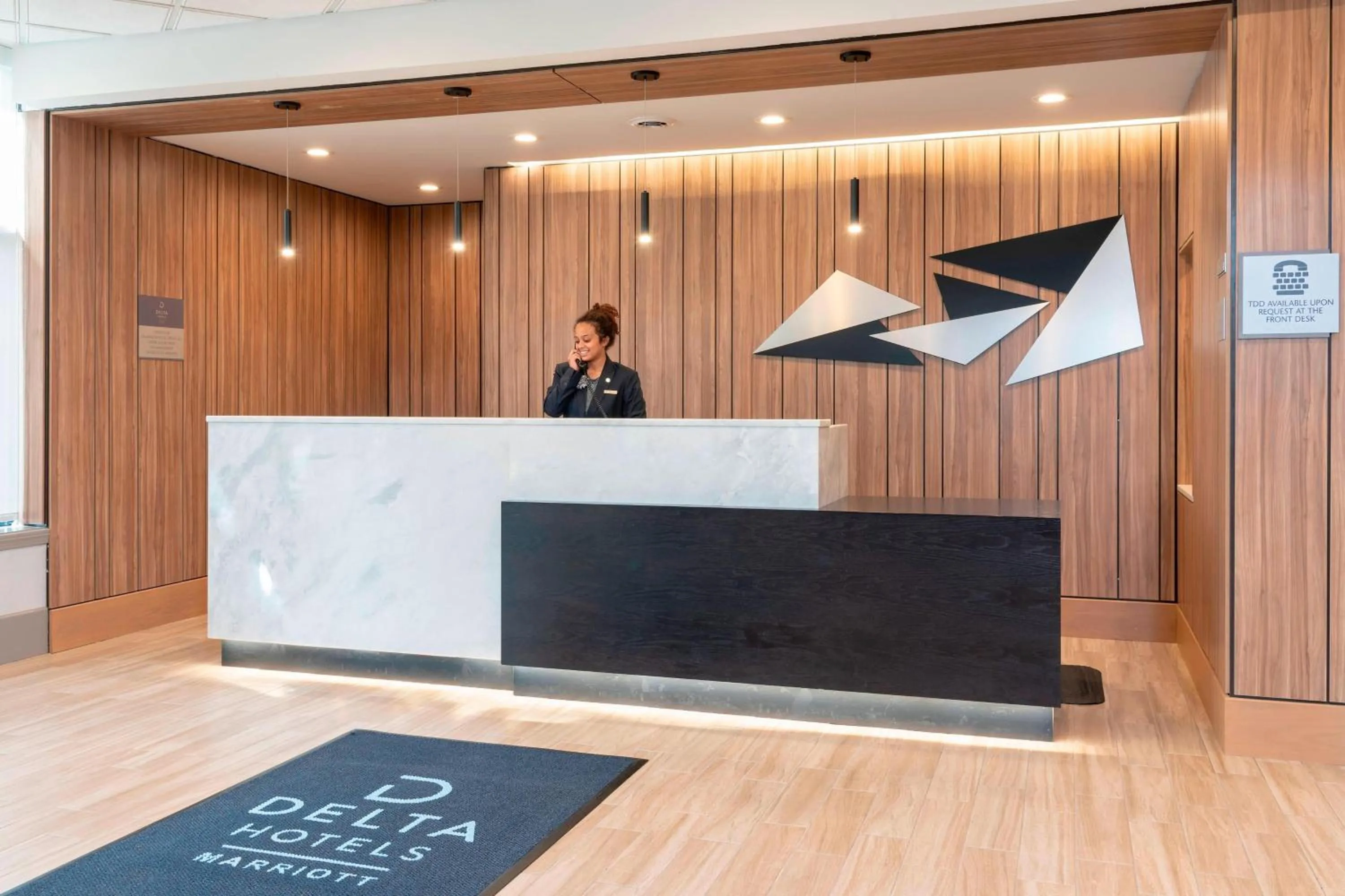 Lobby or reception in Delta Hotels by Marriott Kalamazoo Conference Center