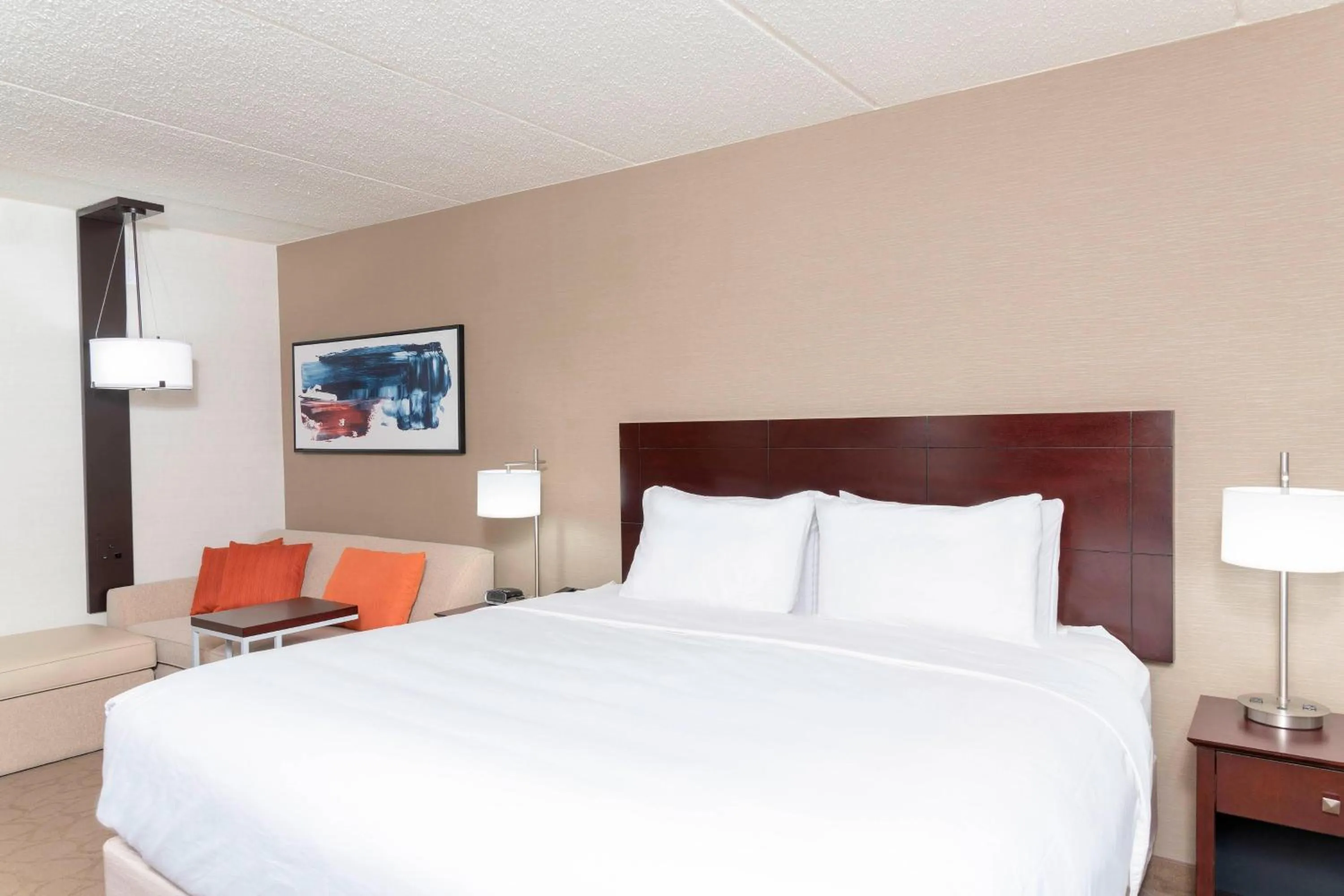 Photo of the whole room, Bed in Delta Hotels by Marriott Kalamazoo Conference Center