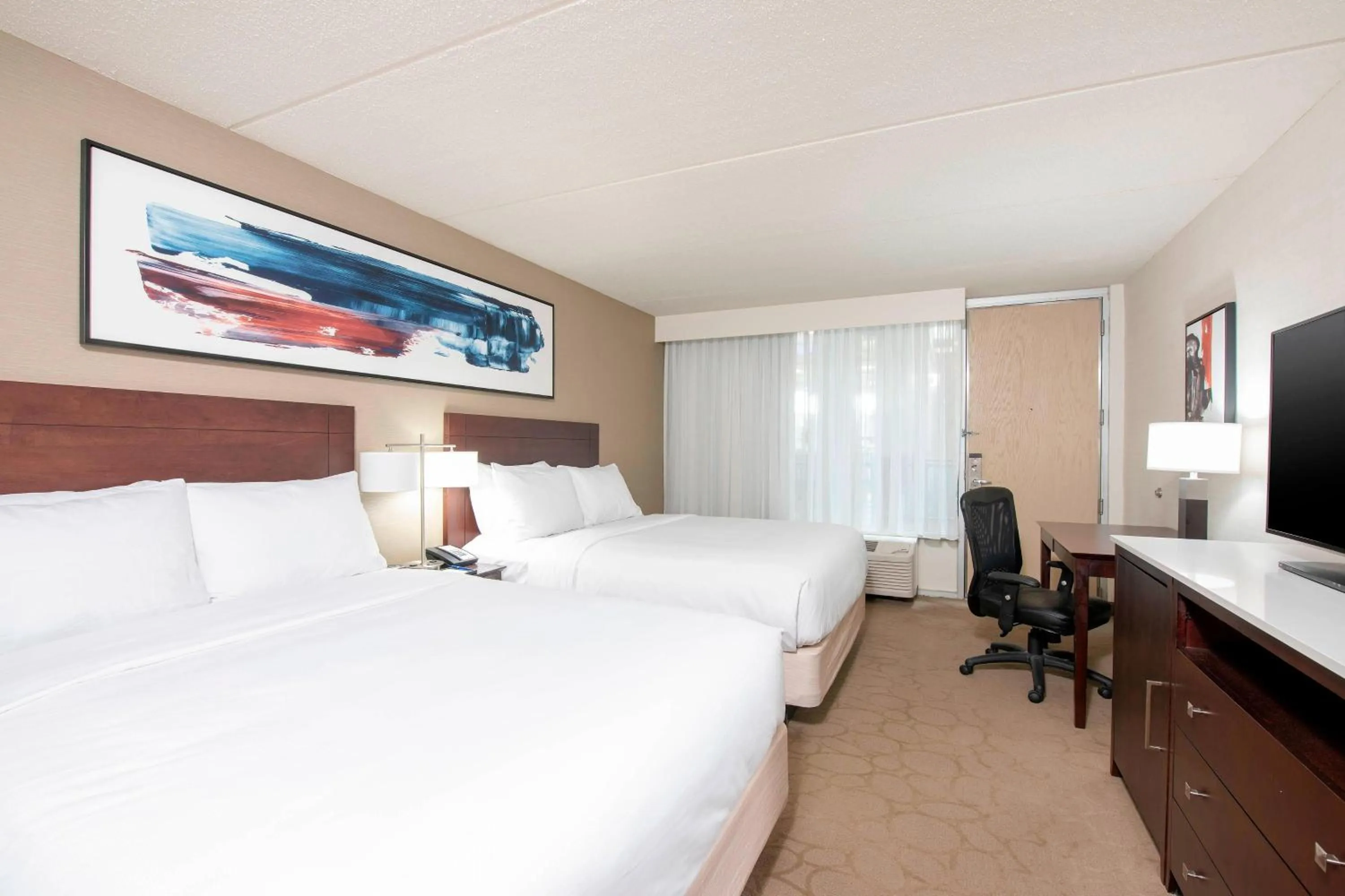 Photo of the whole room, Bed in Delta Hotels by Marriott Kalamazoo Conference Center