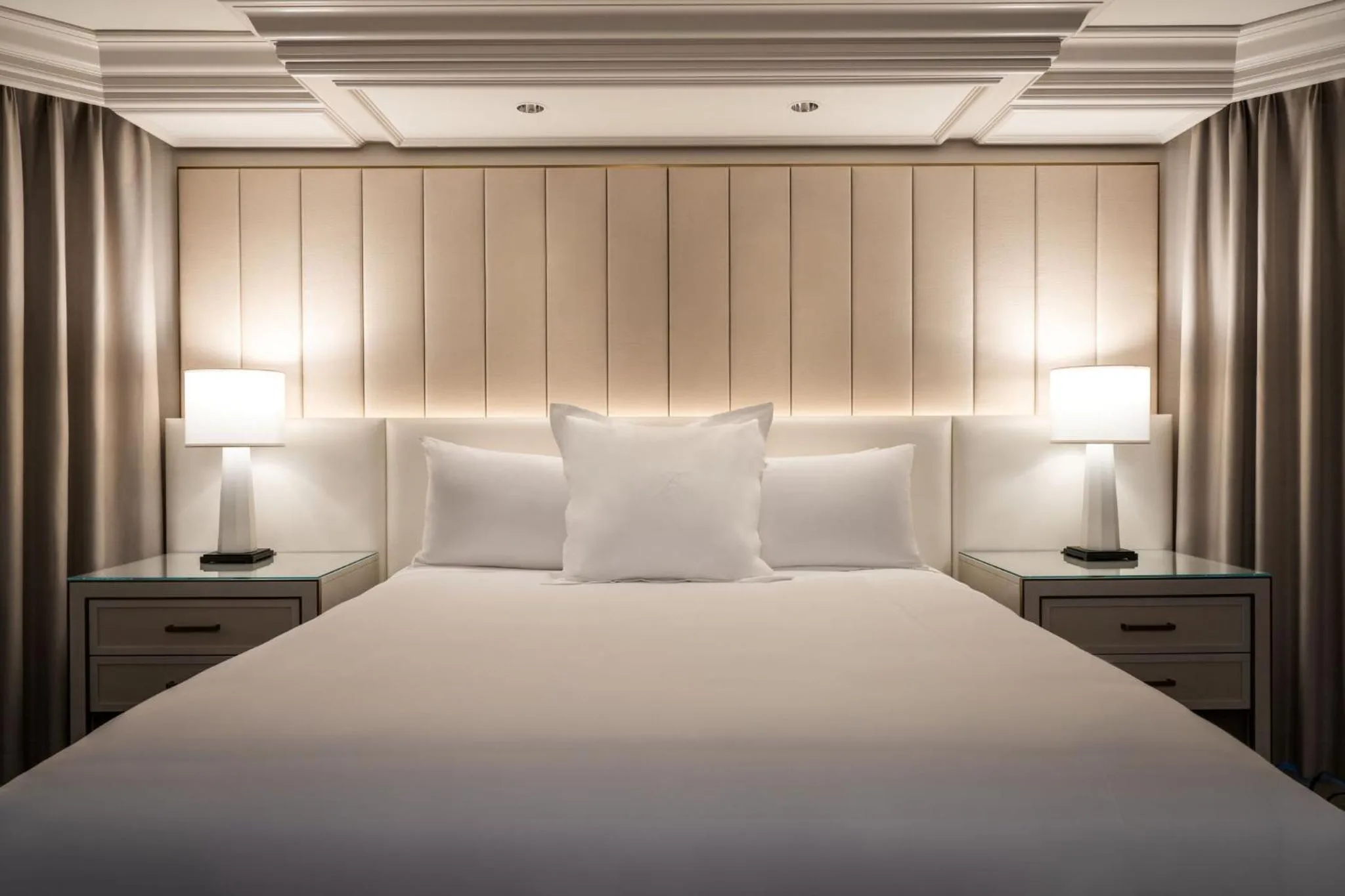 Photo of the whole room, Bed in Bellagio