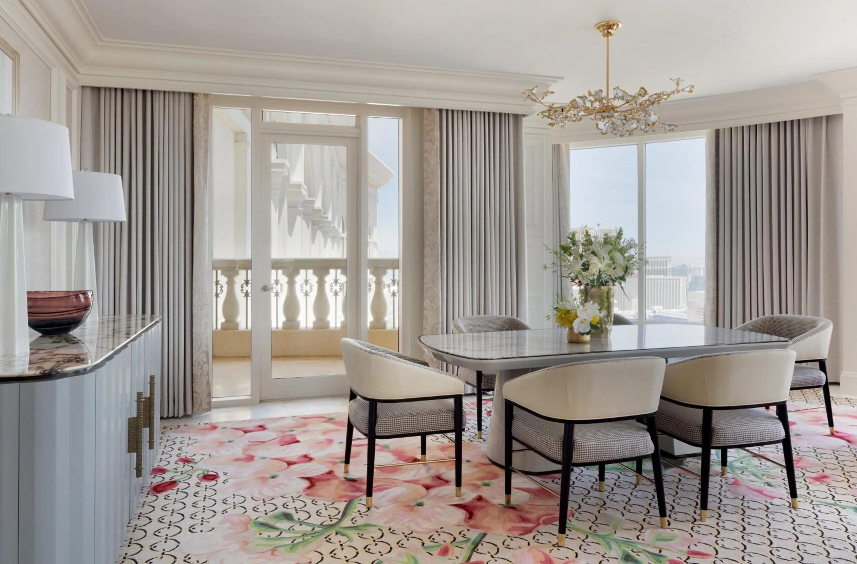 Photo of the whole room in Bellagio