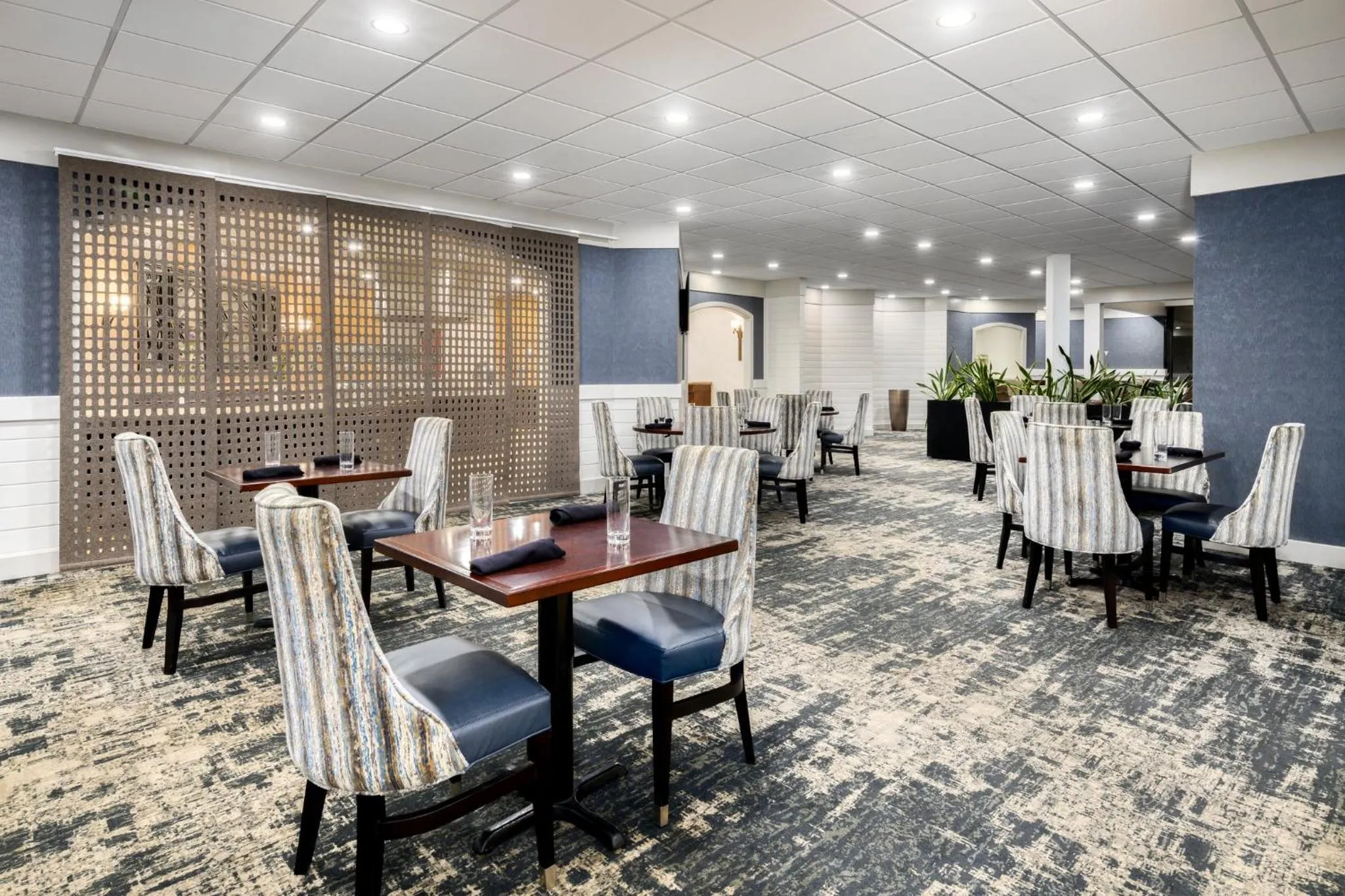 Restaurant/places to eat in Crowne Plaza Jacksonville Airport I-95N by IHG