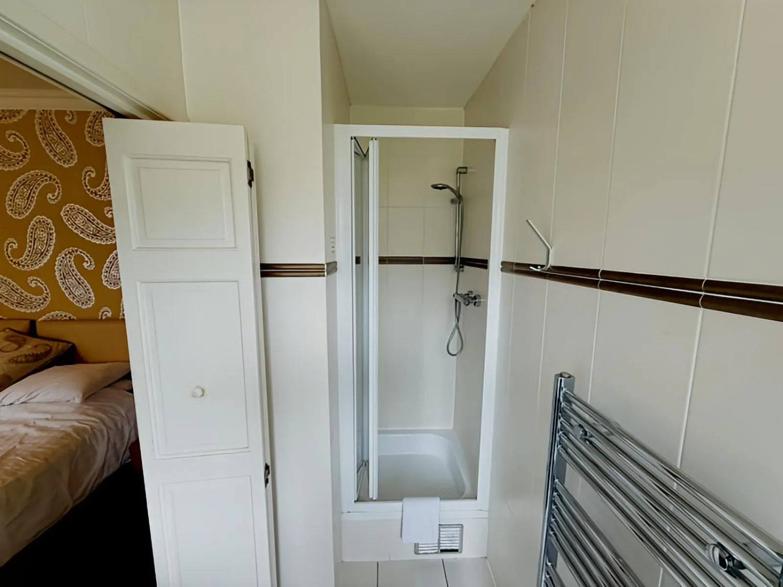 Shower, Bed in The Coach House