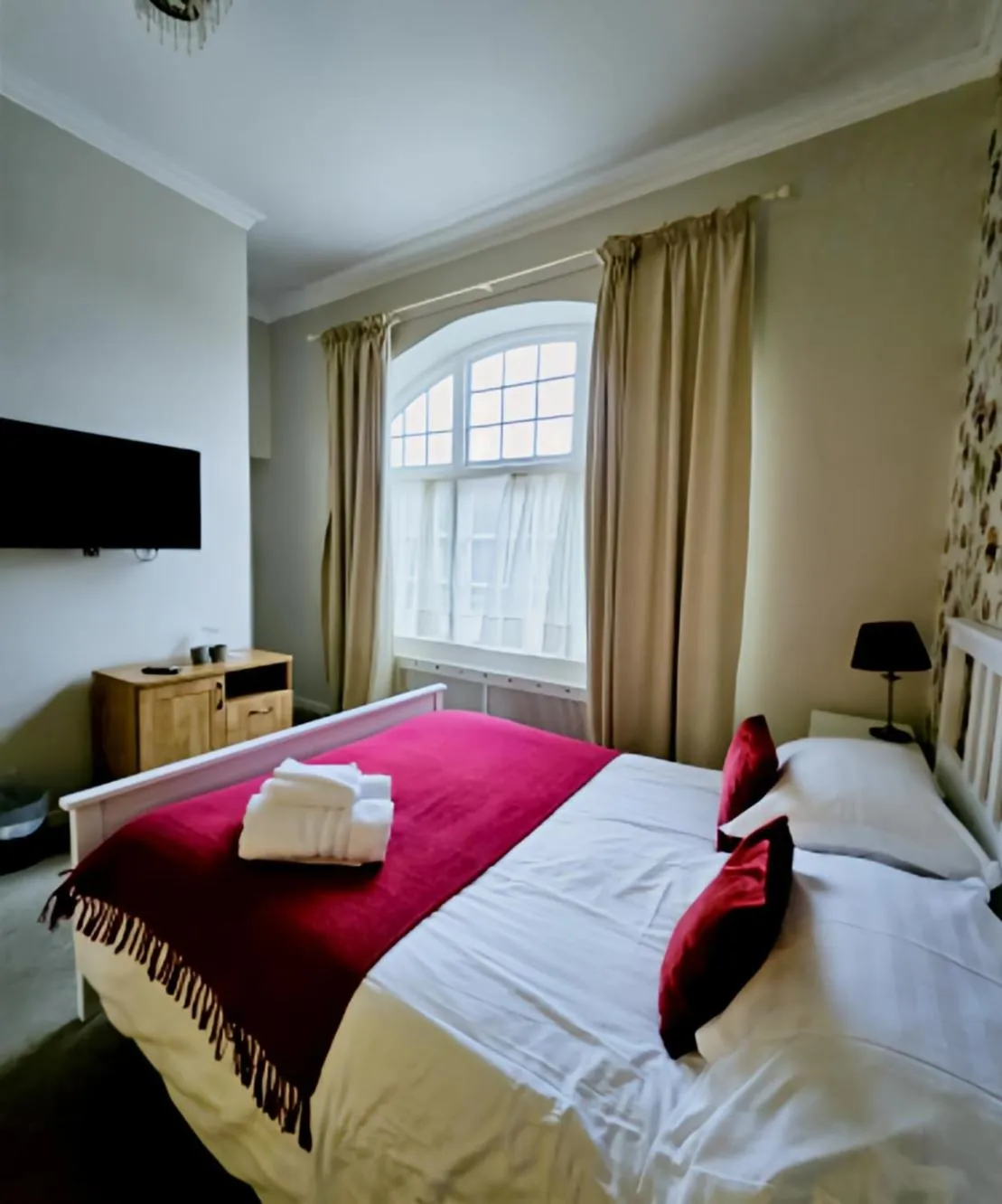 Bedroom, Bed in The Coach House