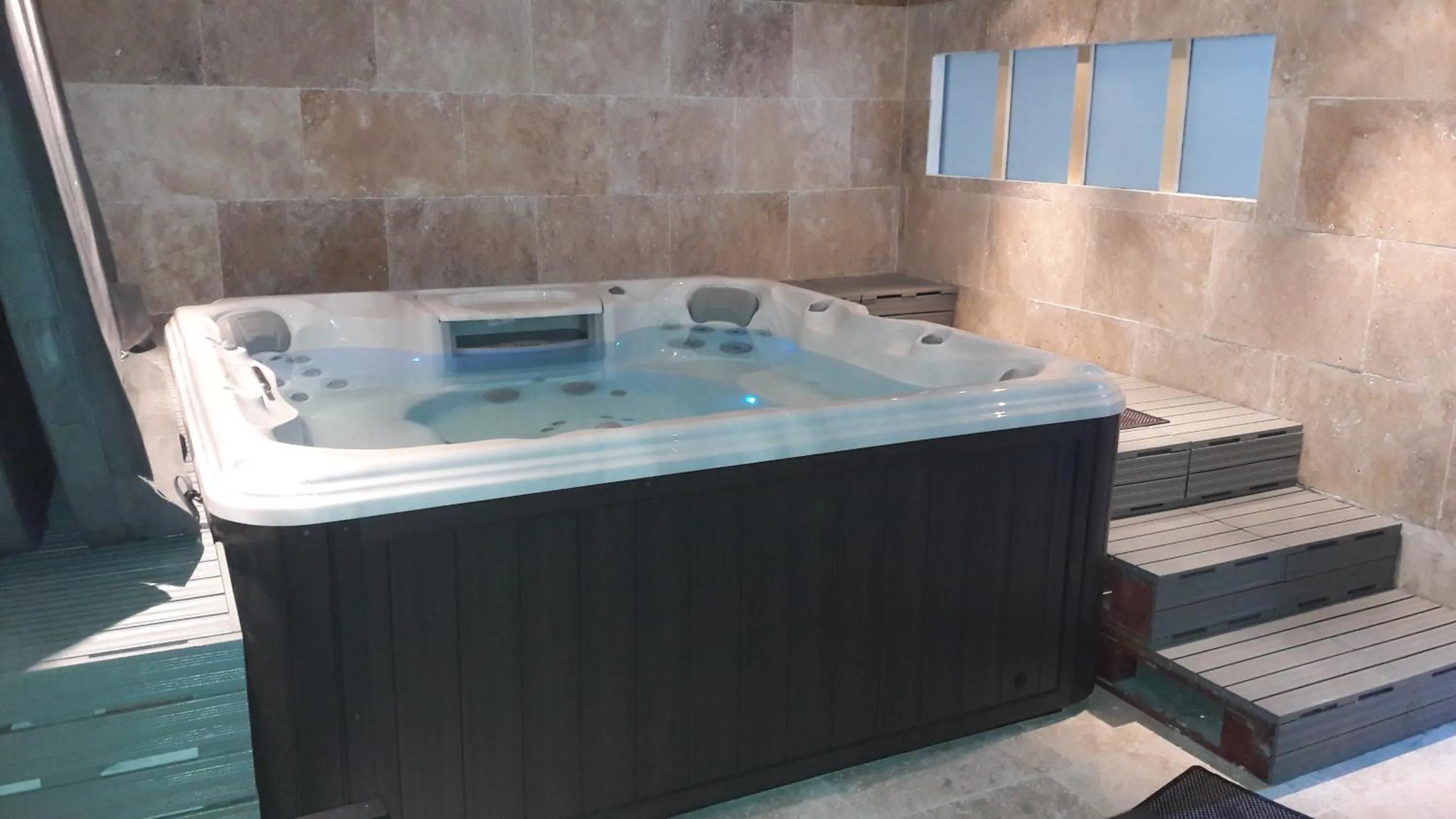 Hot Tub in Chez Laurence