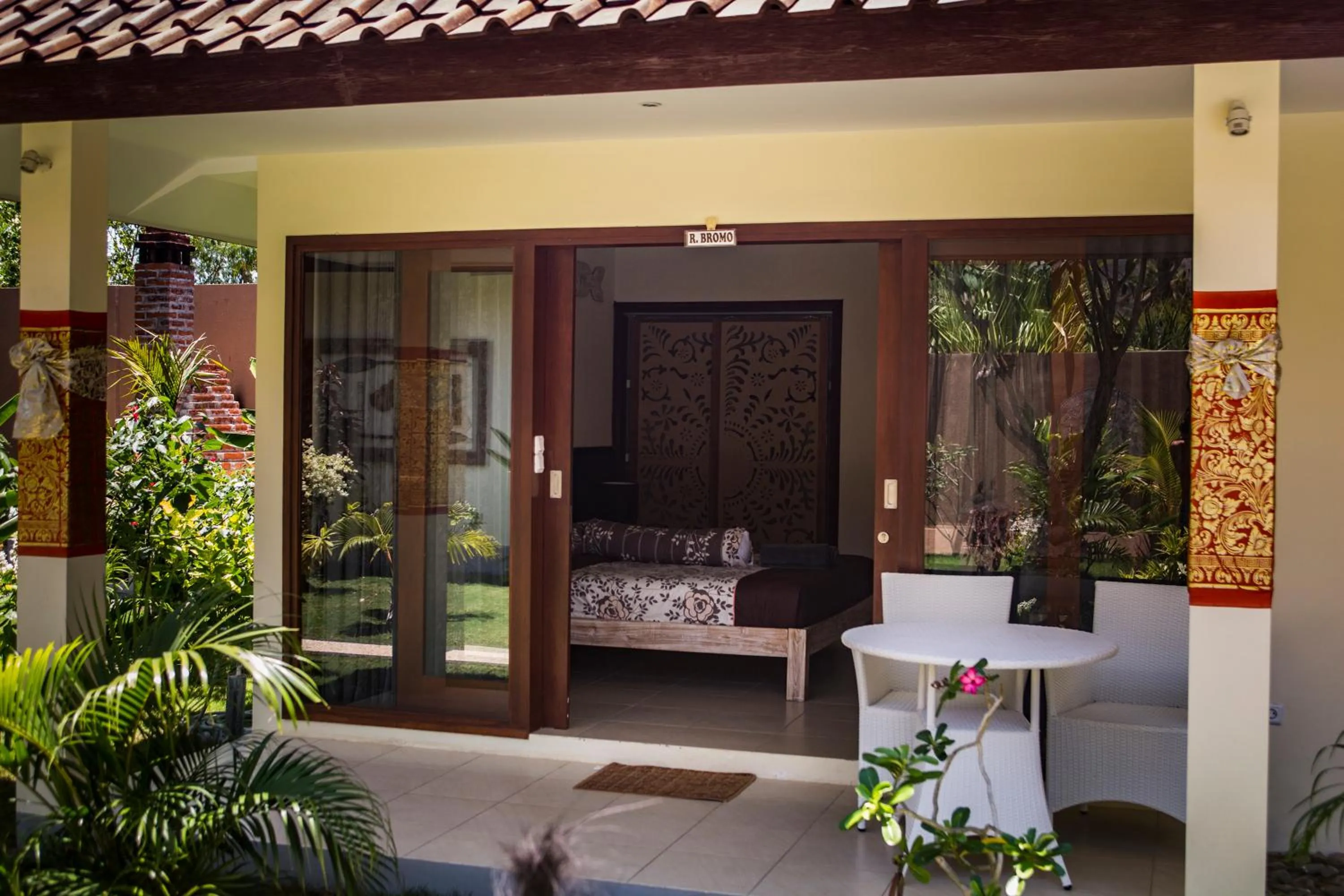 Balcony/Terrace in Mimpi Nyata by Phocéa