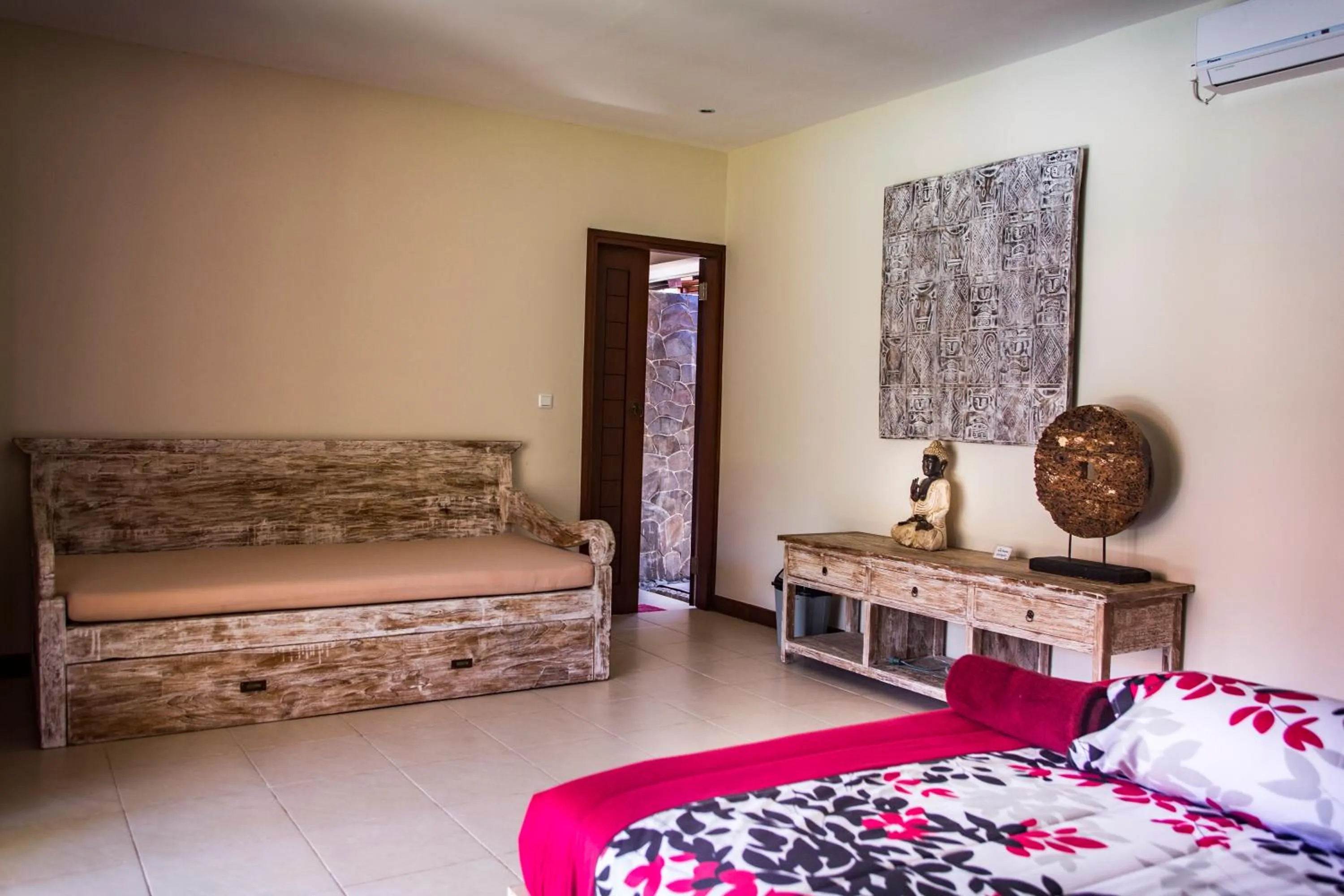 cot, Bed in Mimpi Nyata by Phocéa