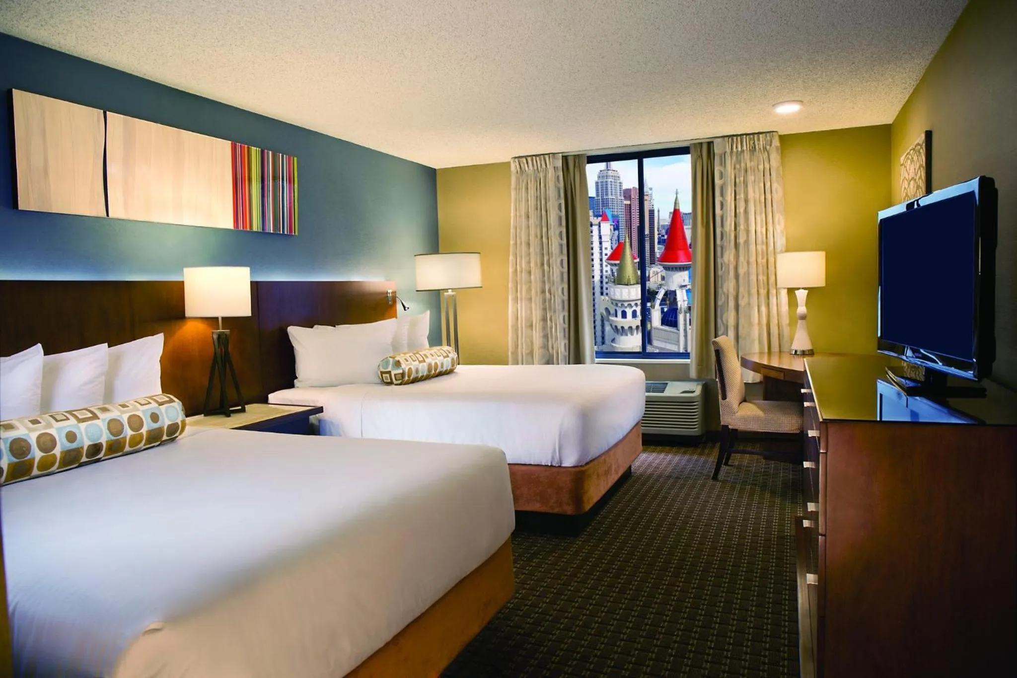 Photo of the whole room, Bed in Excalibur