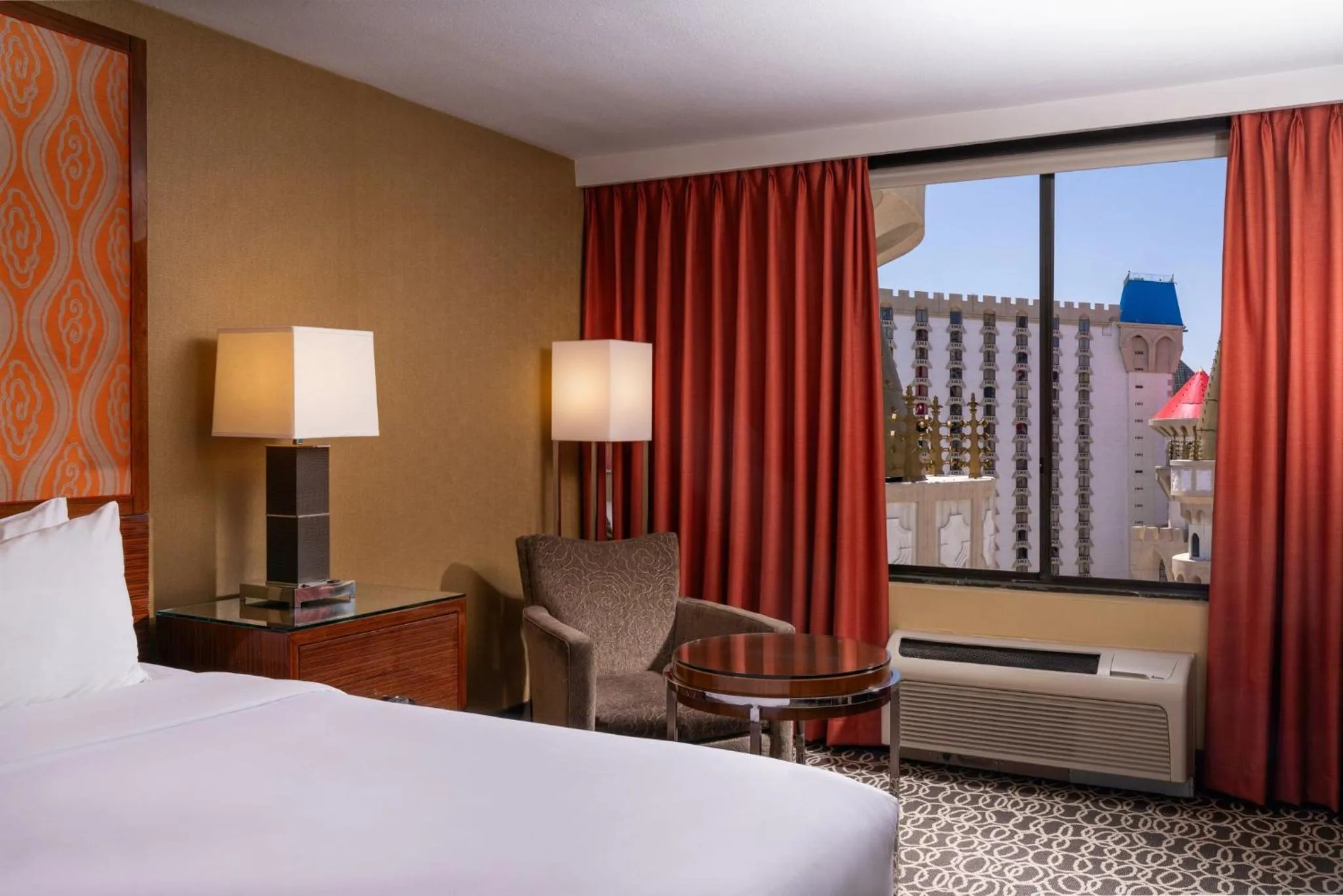 Photo of the whole room, Bed in Excalibur