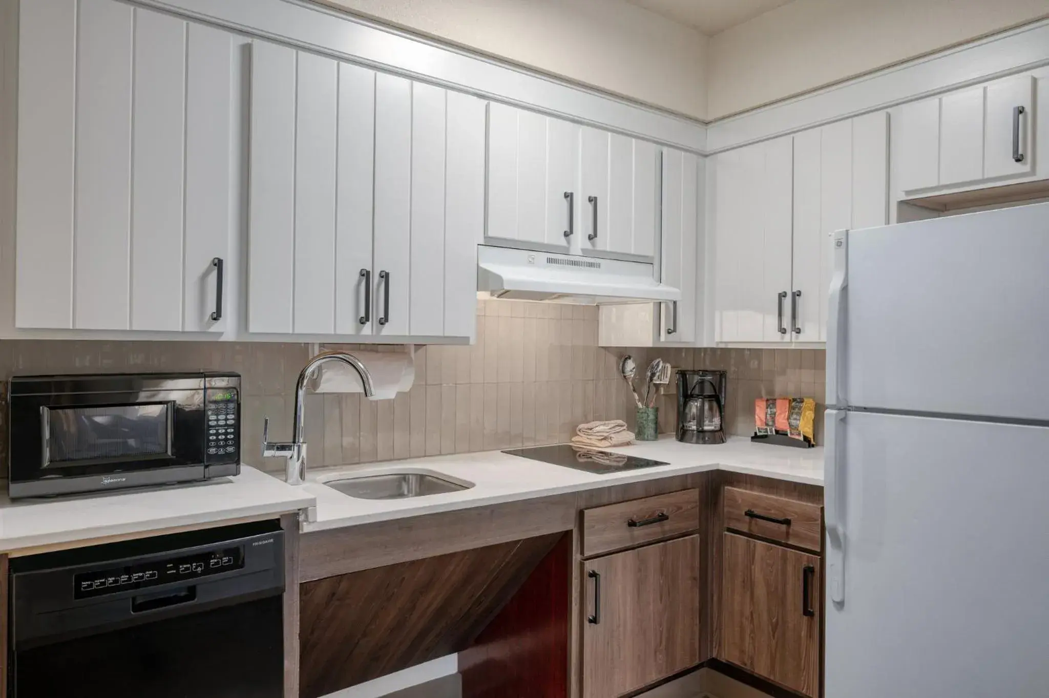 Queen Suite - Communications Accessible in Staybridge Suites Allentown Airport Lehigh Valley by IHG Queen Suite - Communications Accessible in Staybridge Suites Allentown Airport Lehigh Valley by IHG