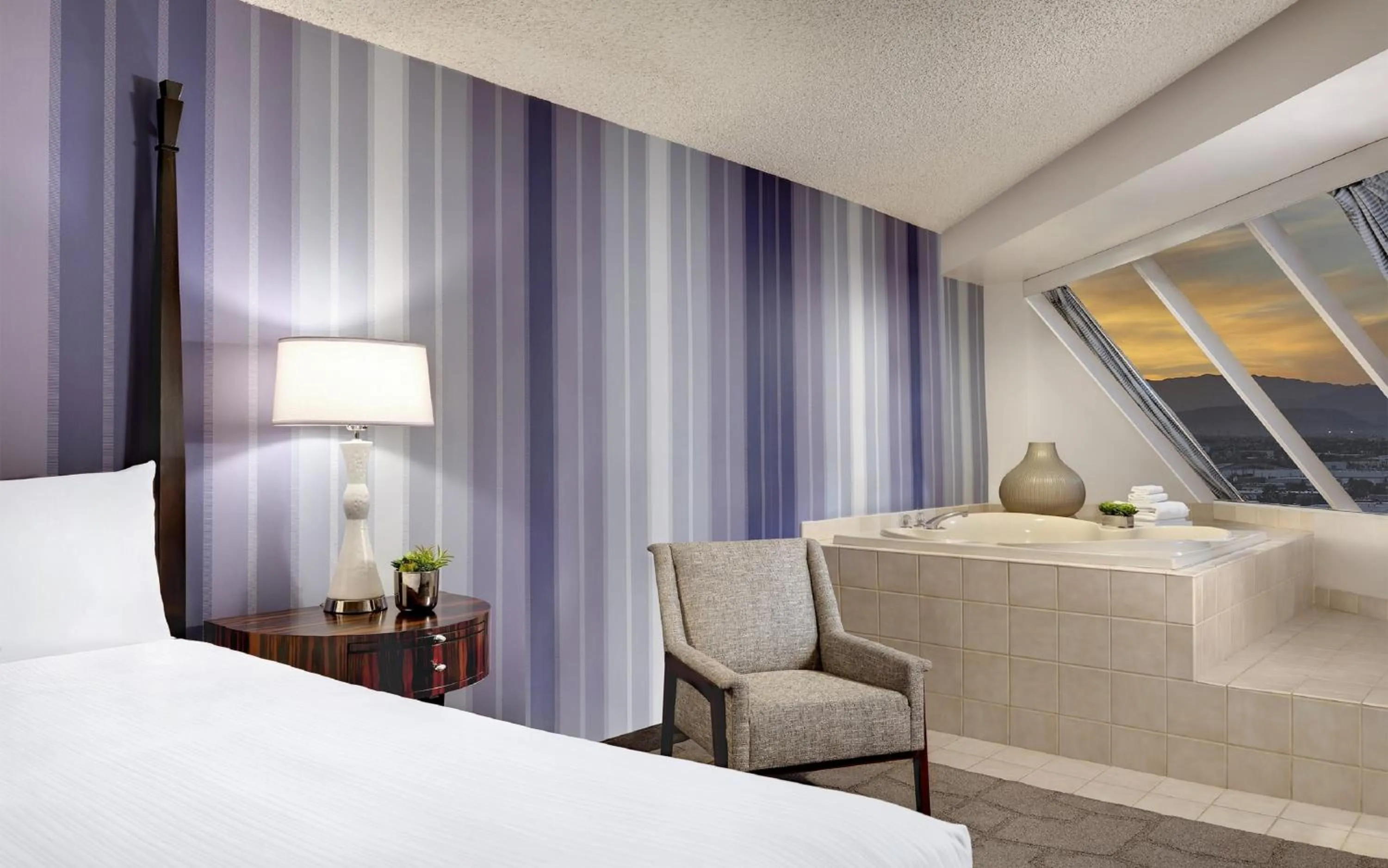 Photo of the whole room, Bed in Luxor