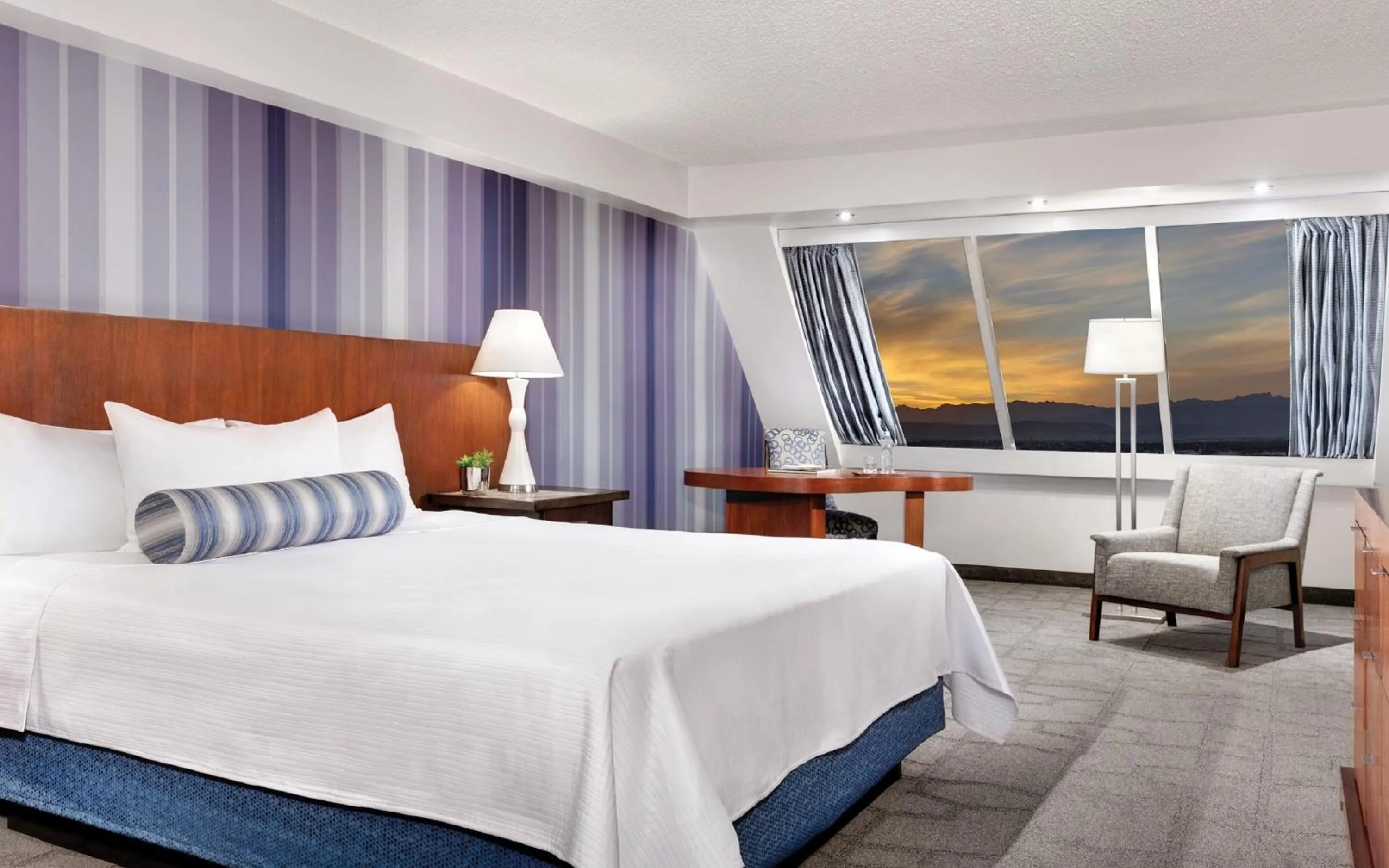 Photo of the whole room, Bed in Luxor