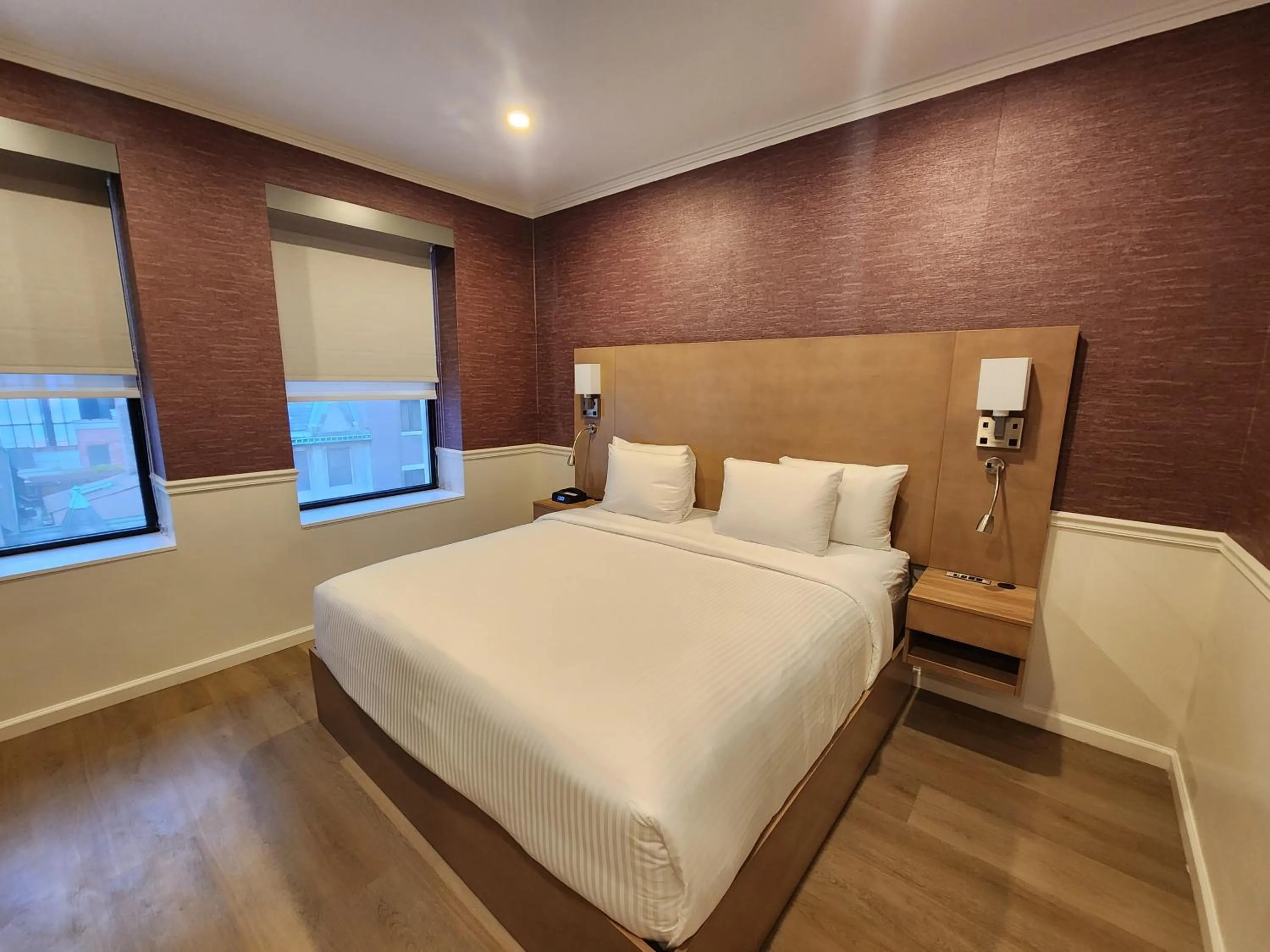 Bedroom, Bed in The Mayfair Hotel Times Square, Ascend Hotel Collection