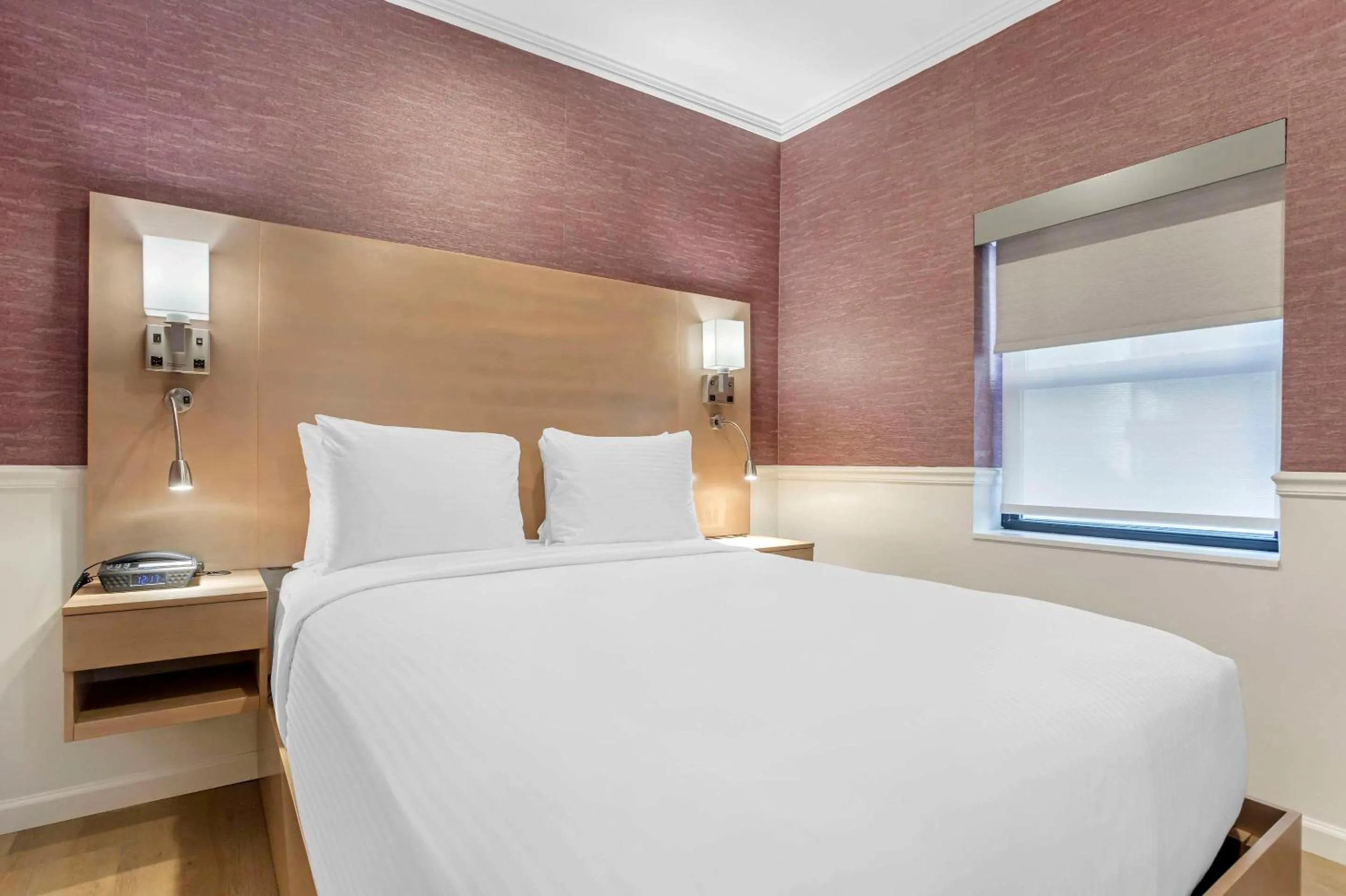 Bedroom, Bed in The Mayfair Hotel Times Square, Ascend Hotel Collection