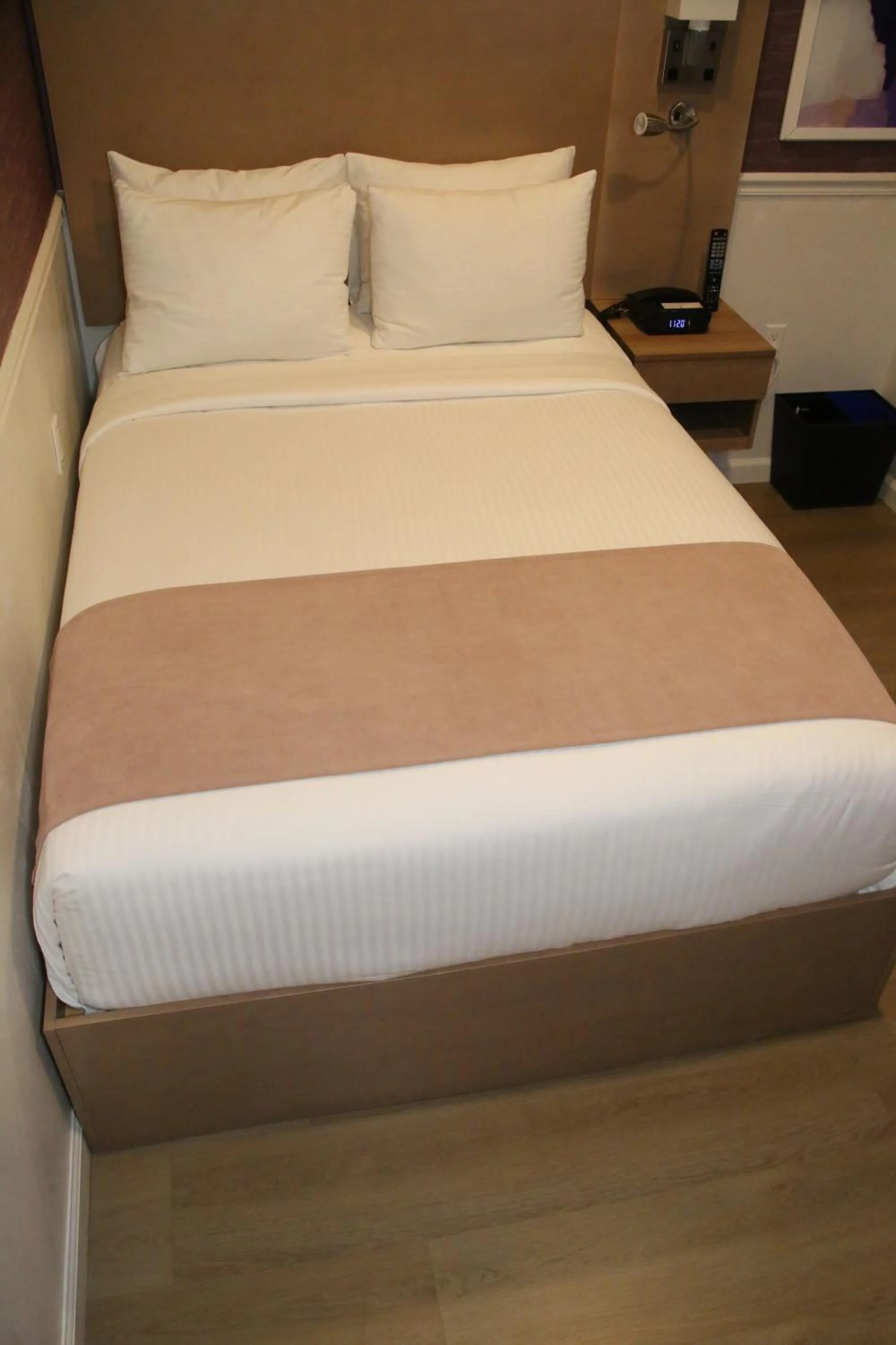 Bedroom, Bed in The Mayfair Hotel Times Square, Ascend Hotel Collection