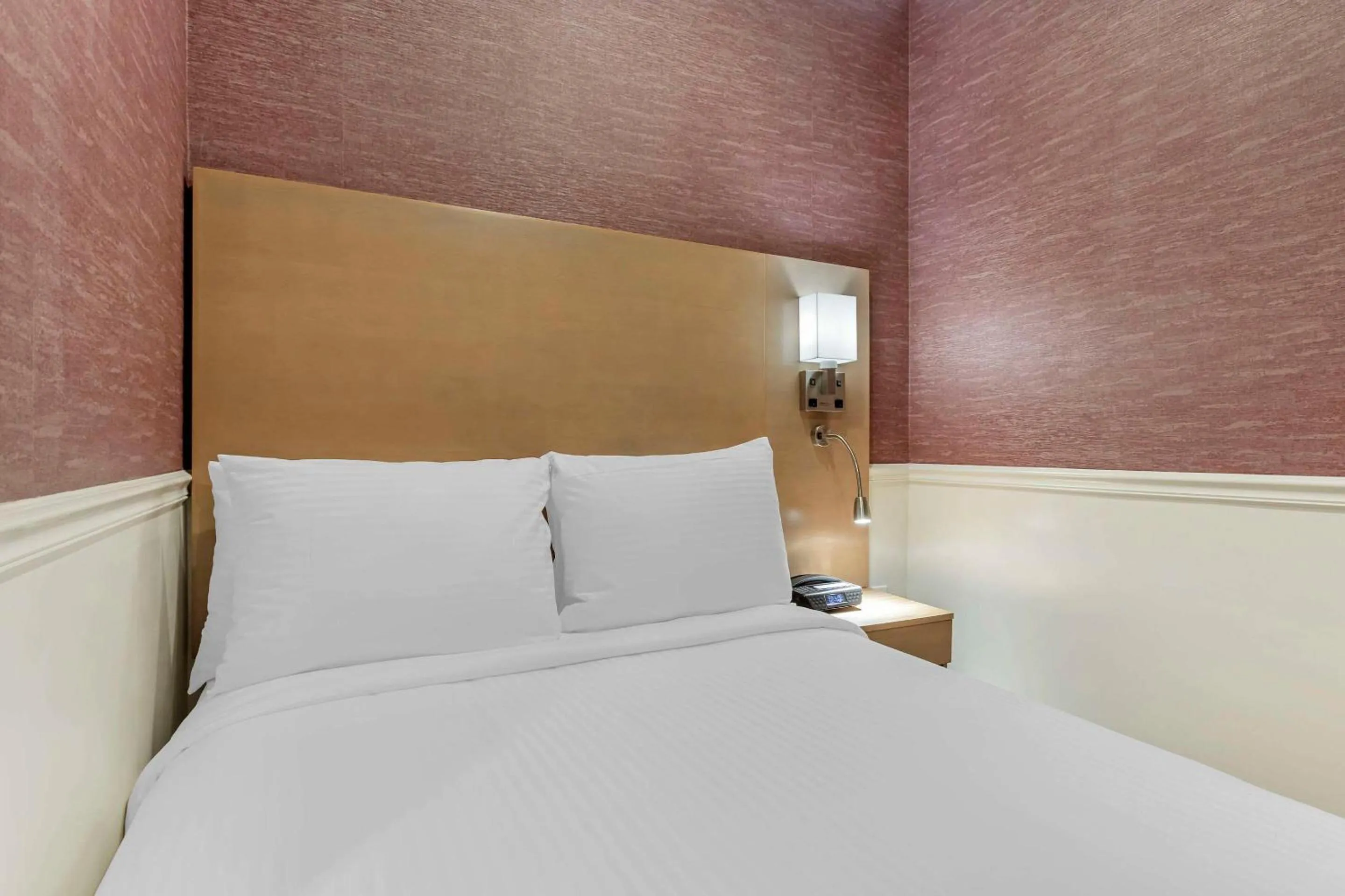 Bedroom, Bed in The Mayfair Hotel Times Square, Ascend Hotel Collection