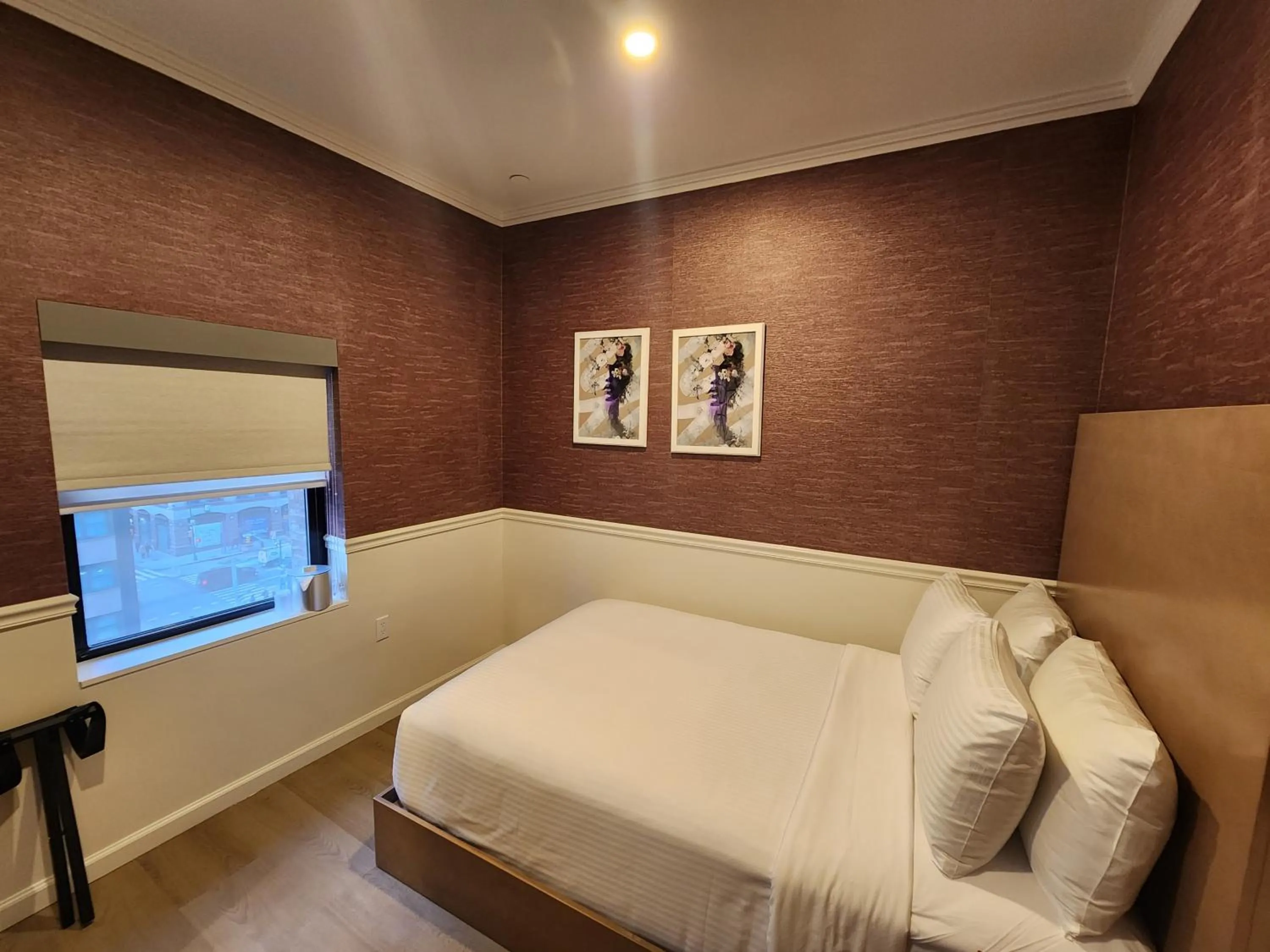 Bedroom, Bed in The Mayfair Hotel Times Square, Ascend Hotel Collection