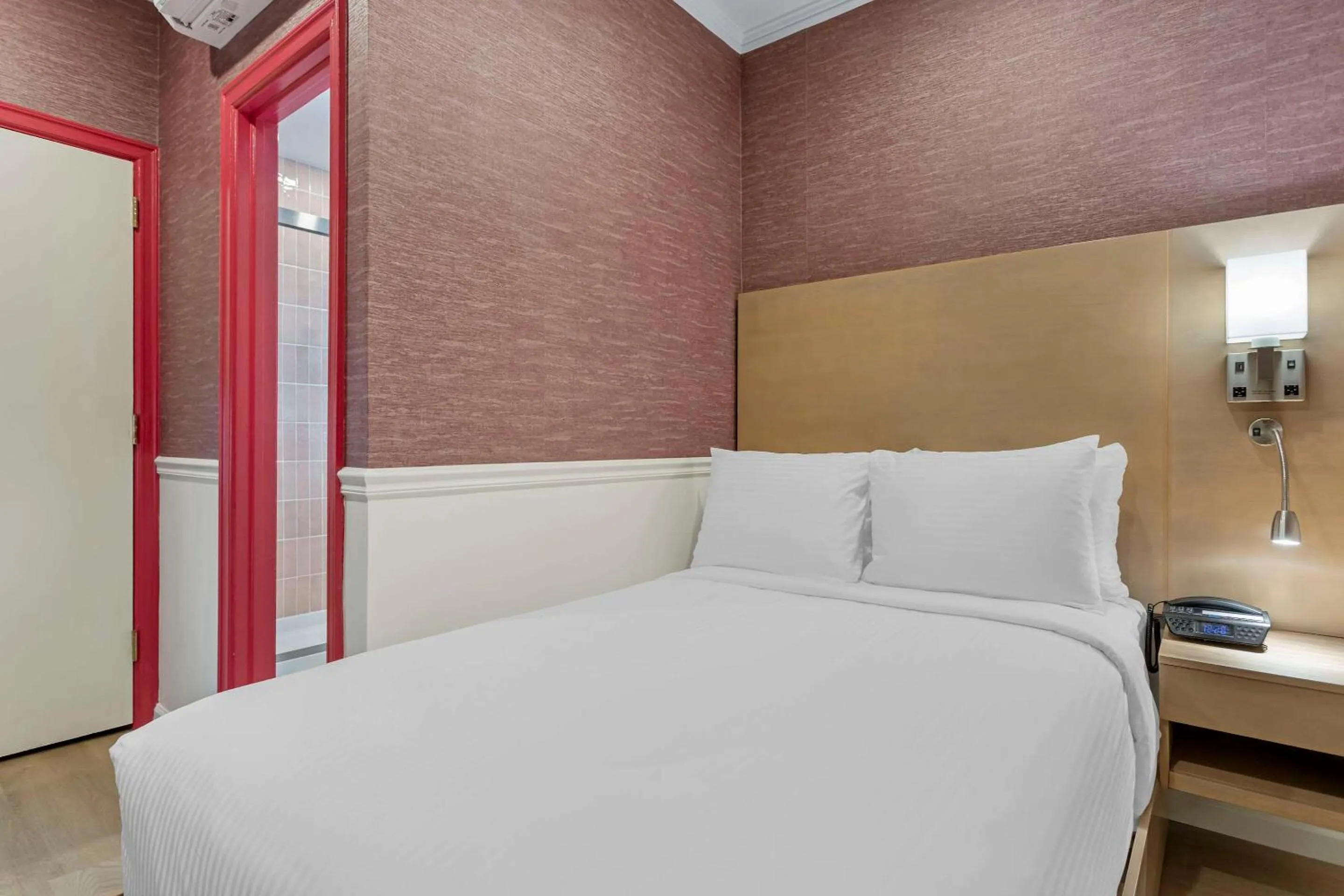 Bedroom, Bed in The Mayfair Hotel Times Square, Ascend Hotel Collection