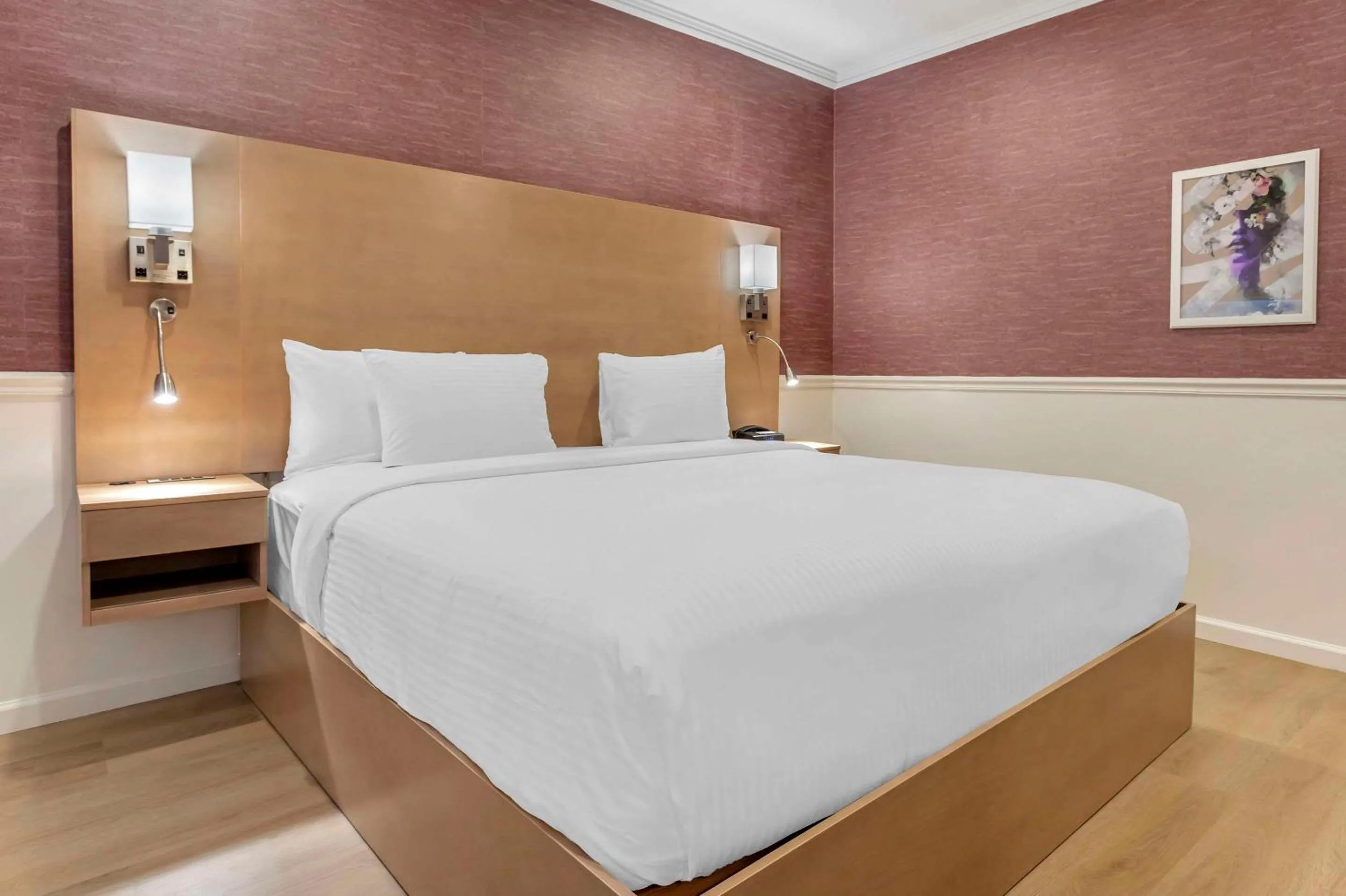 Bedroom, Bed in The Mayfair Hotel Times Square, Ascend Hotel Collection