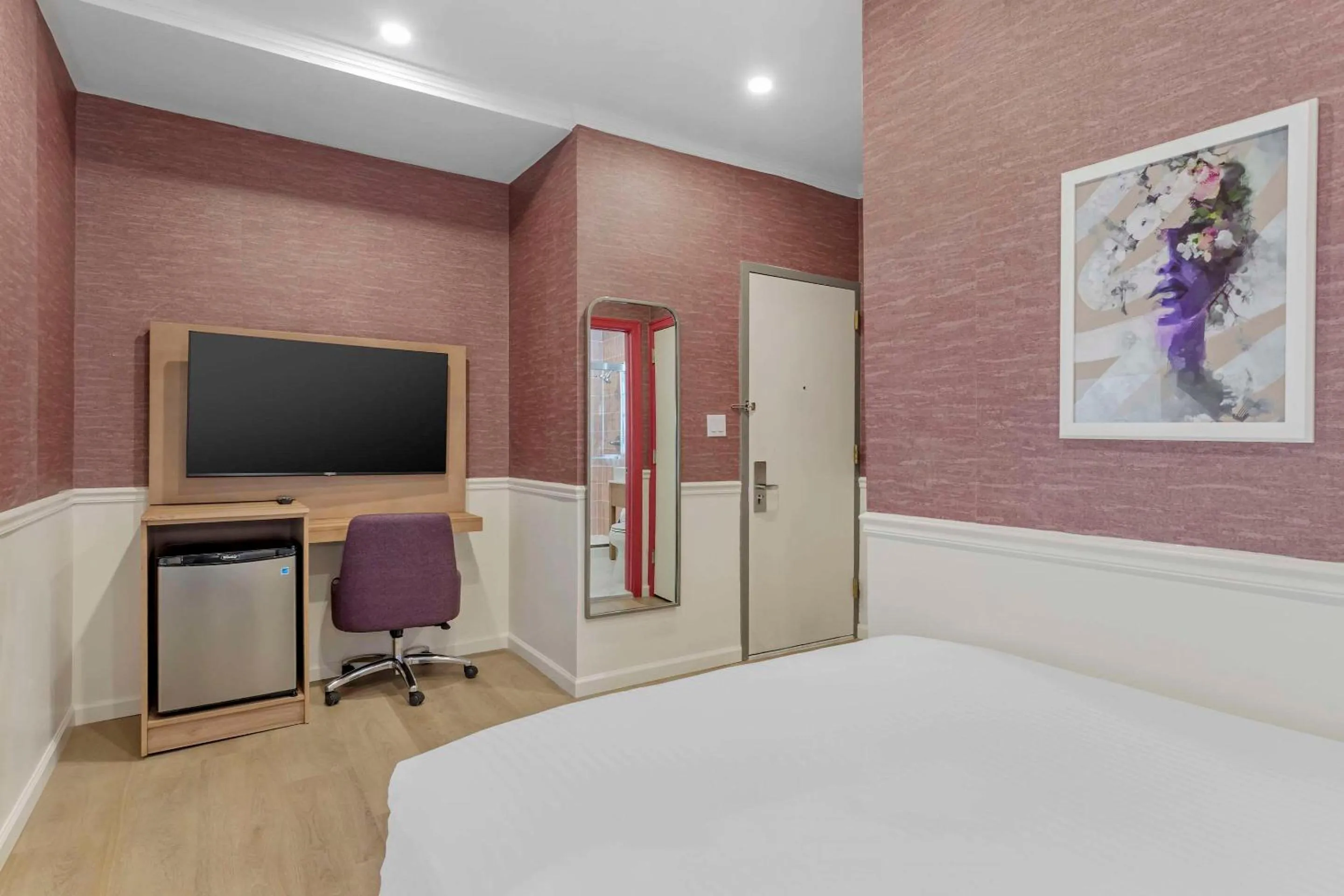 Bedroom, Bed in The Mayfair Hotel Times Square, Ascend Hotel Collection