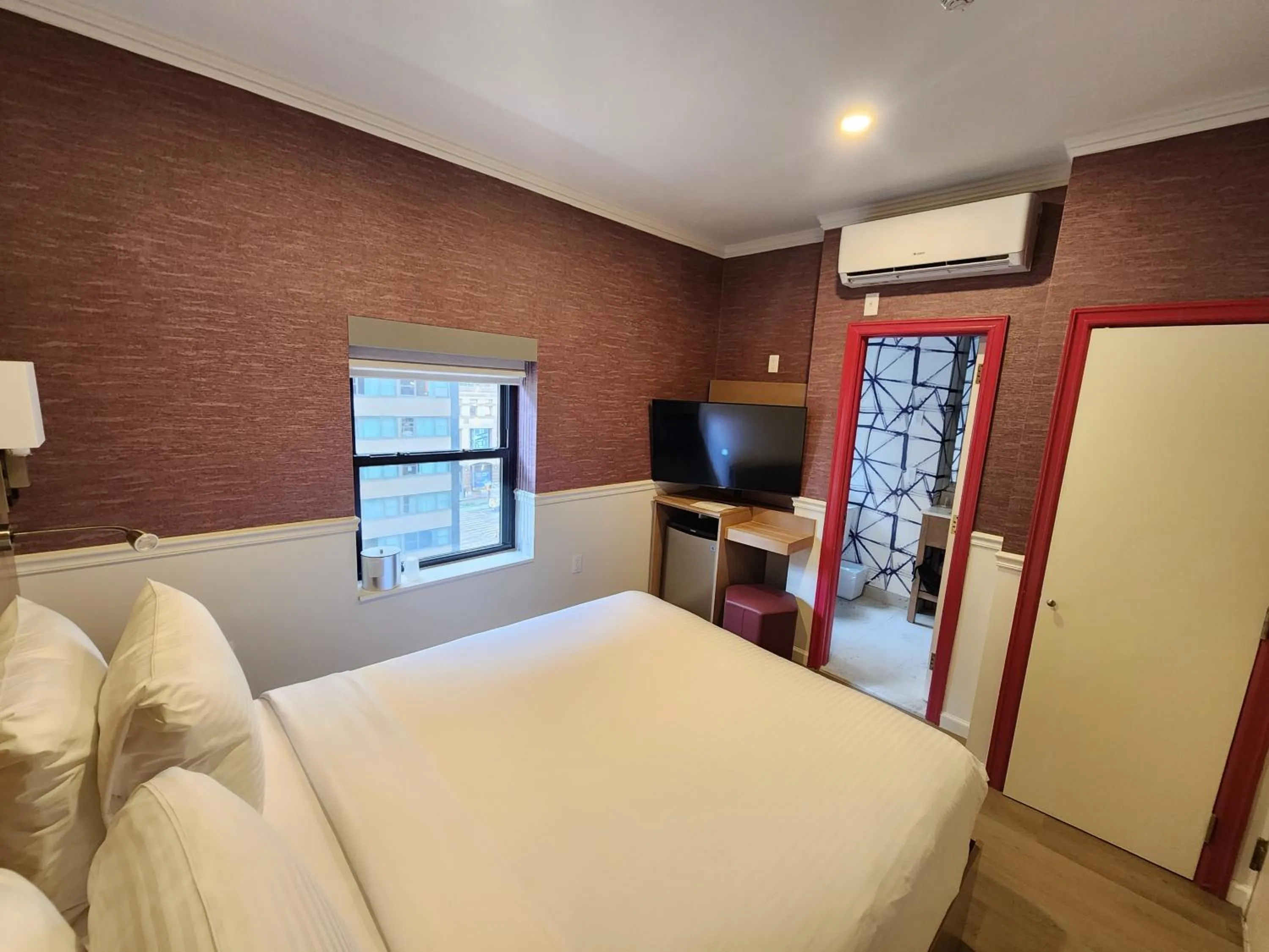 Photo of the whole room, Bed in The Mayfair Hotel Times Square, Ascend Hotel Collection