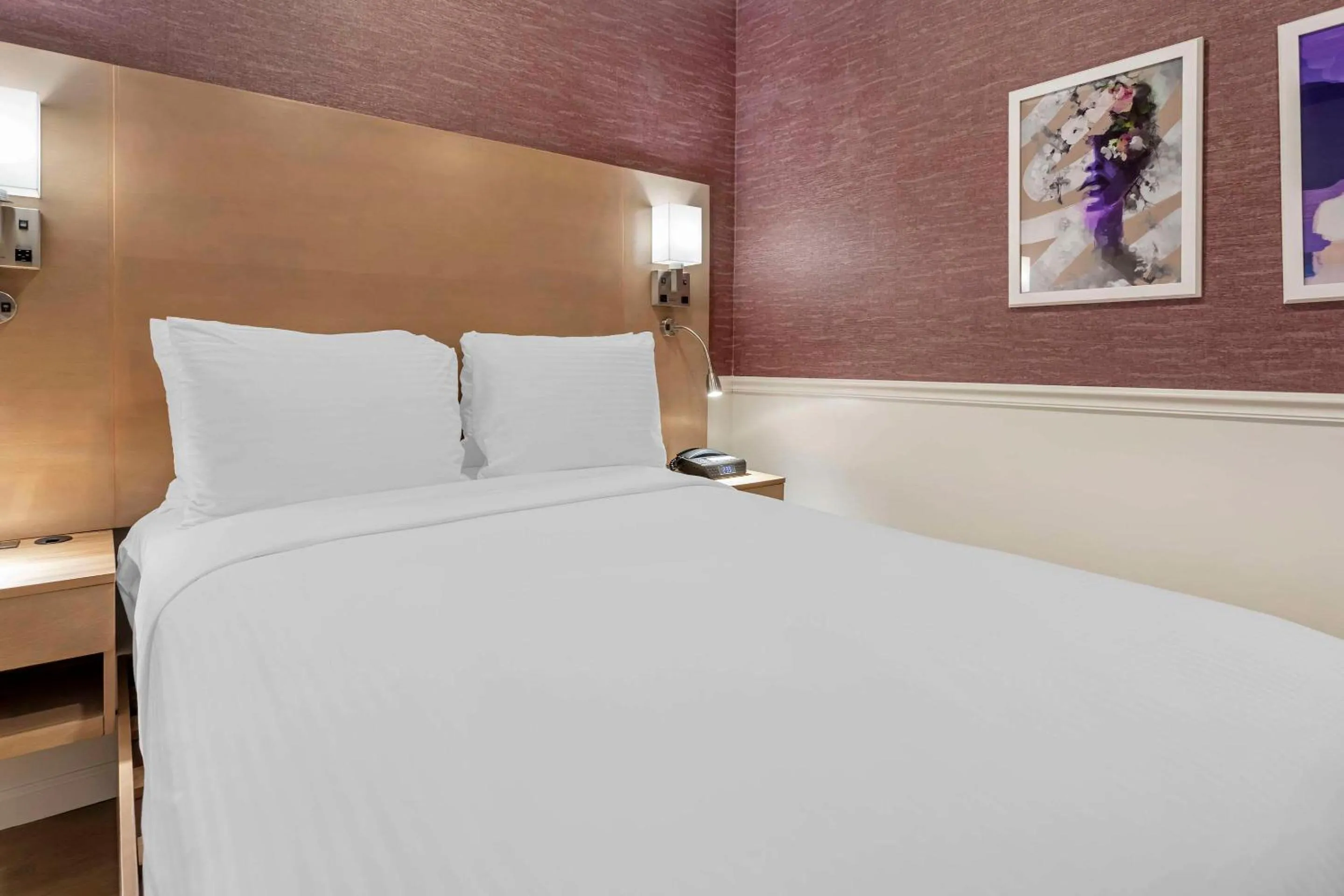 Bedroom, Bed in The Mayfair Hotel Times Square, Ascend Hotel Collection