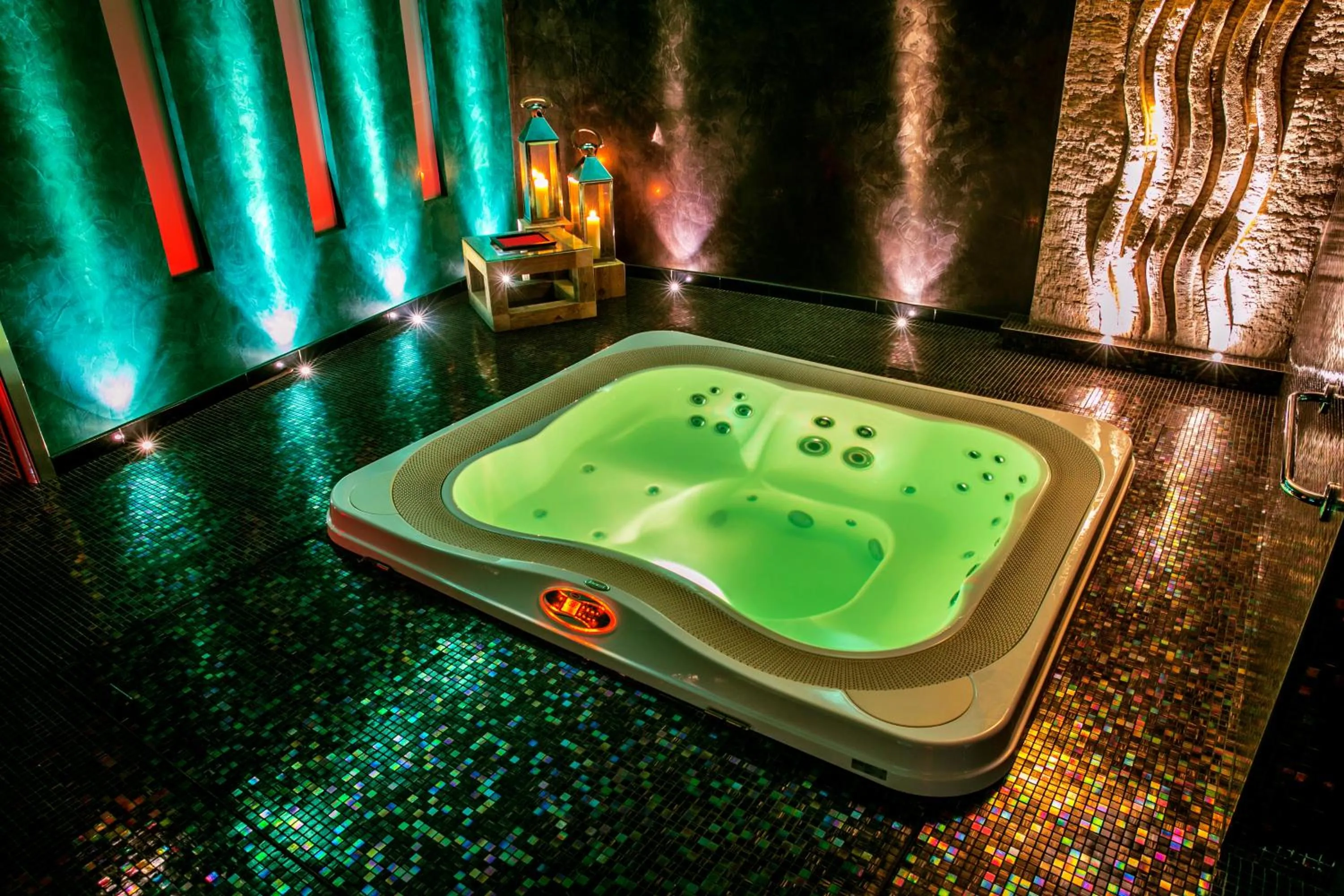 Hot Tub in Foglie D' Acqua