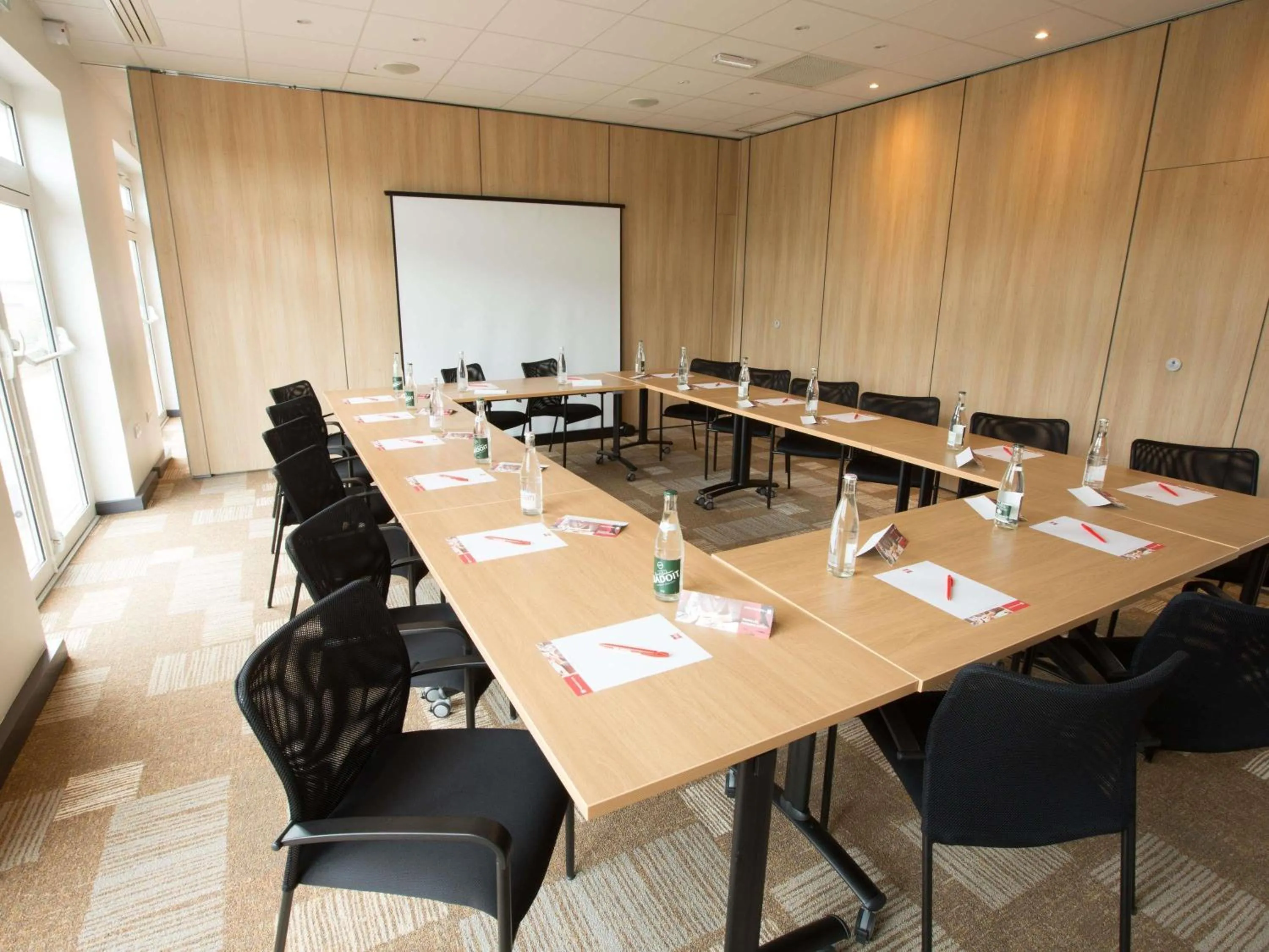Meeting/conference room in ibis Cherbourg La Glacerie