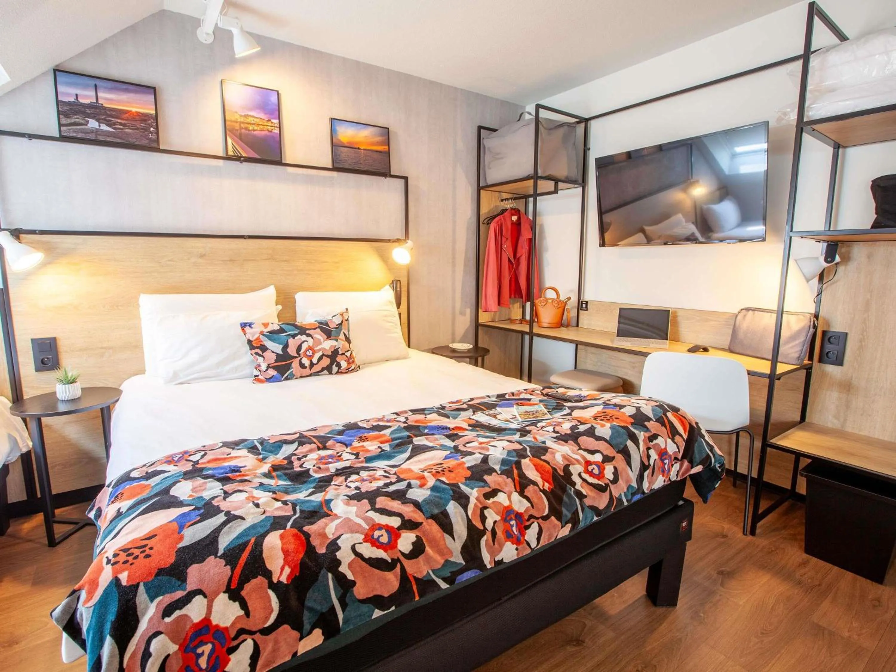 Bedroom, Bed in ibis Cherbourg La Glacerie