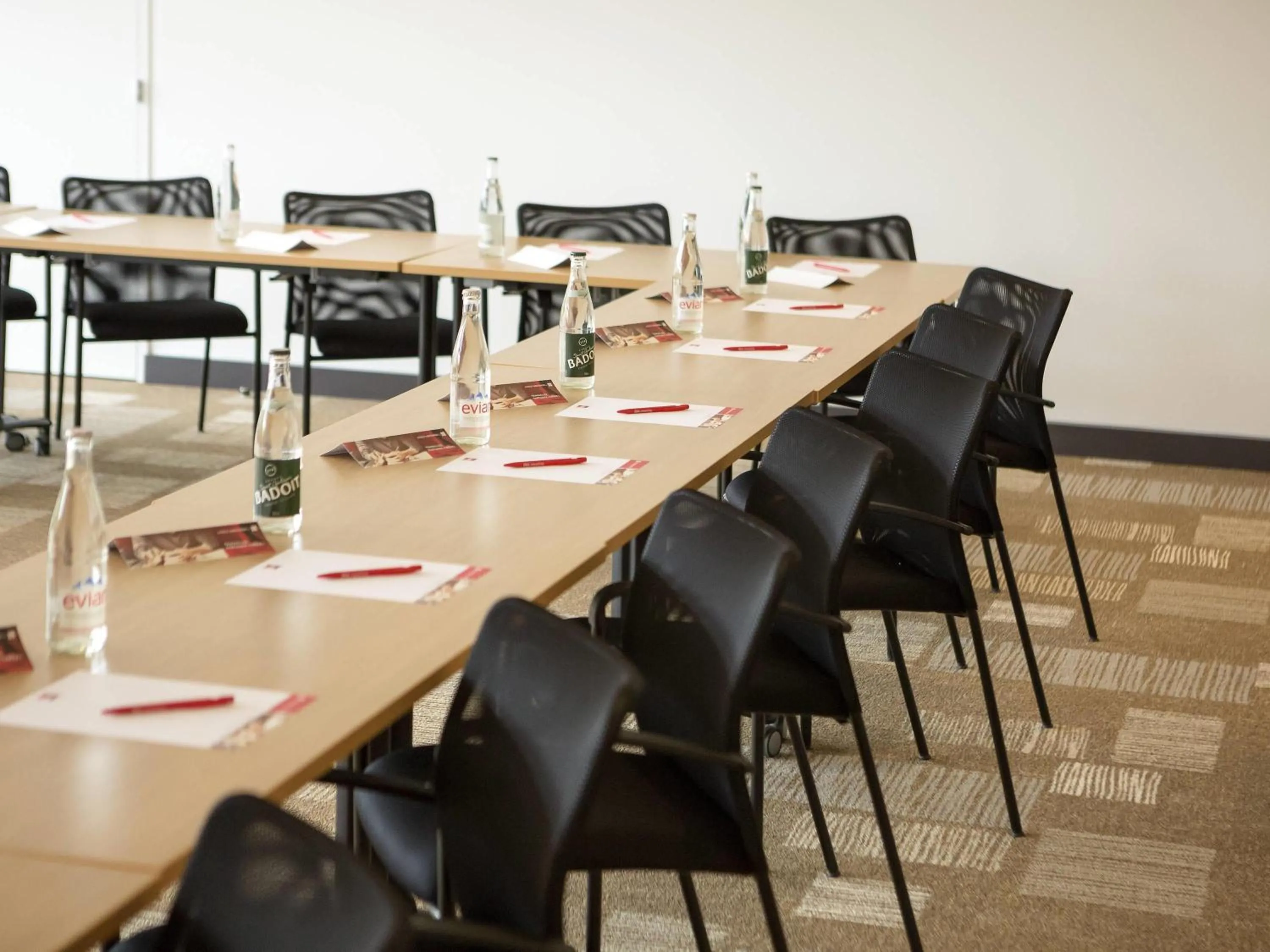 Meeting/conference room in ibis Cherbourg La Glacerie