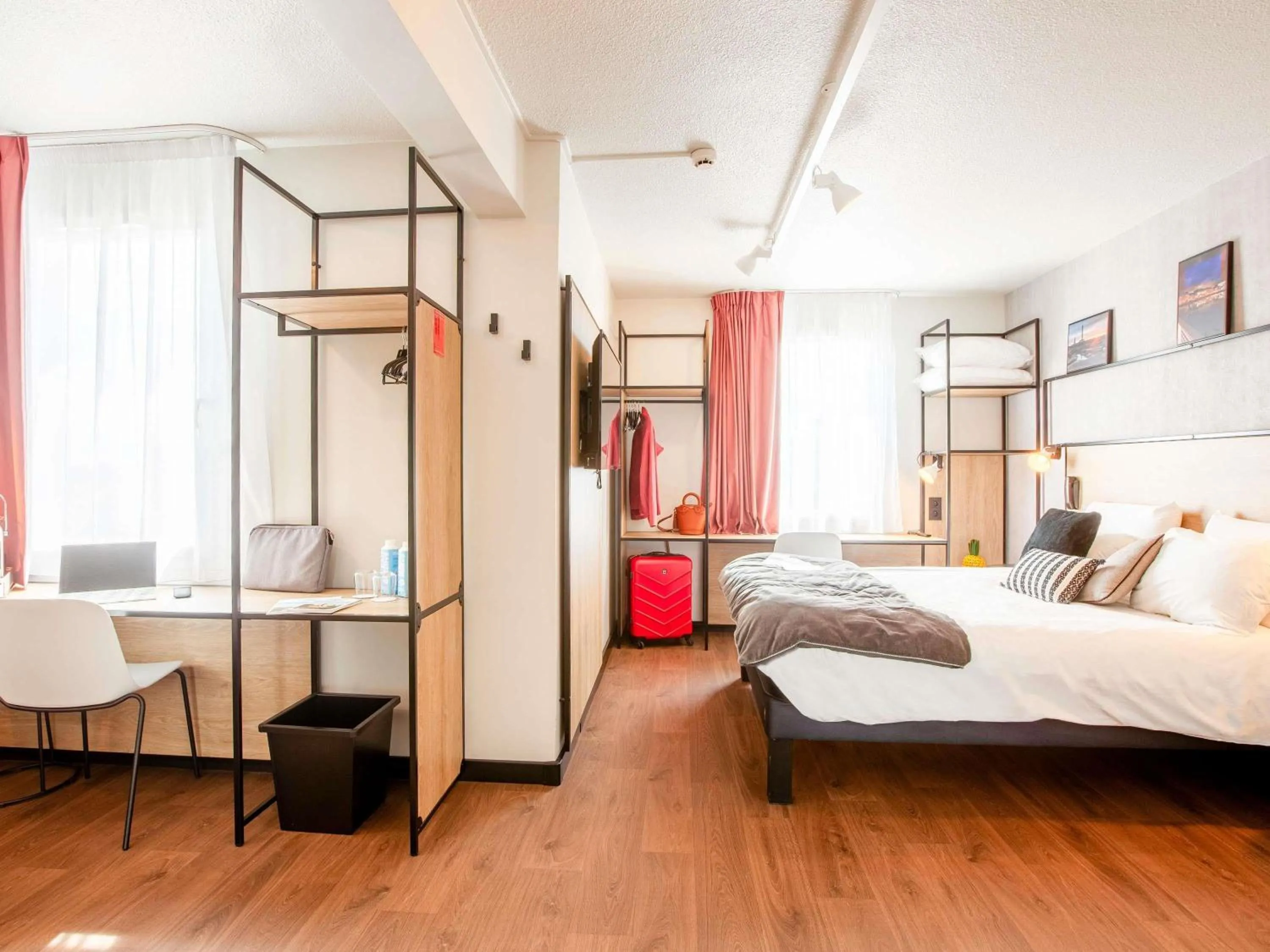 Bedroom, Bed in ibis Cherbourg La Glacerie