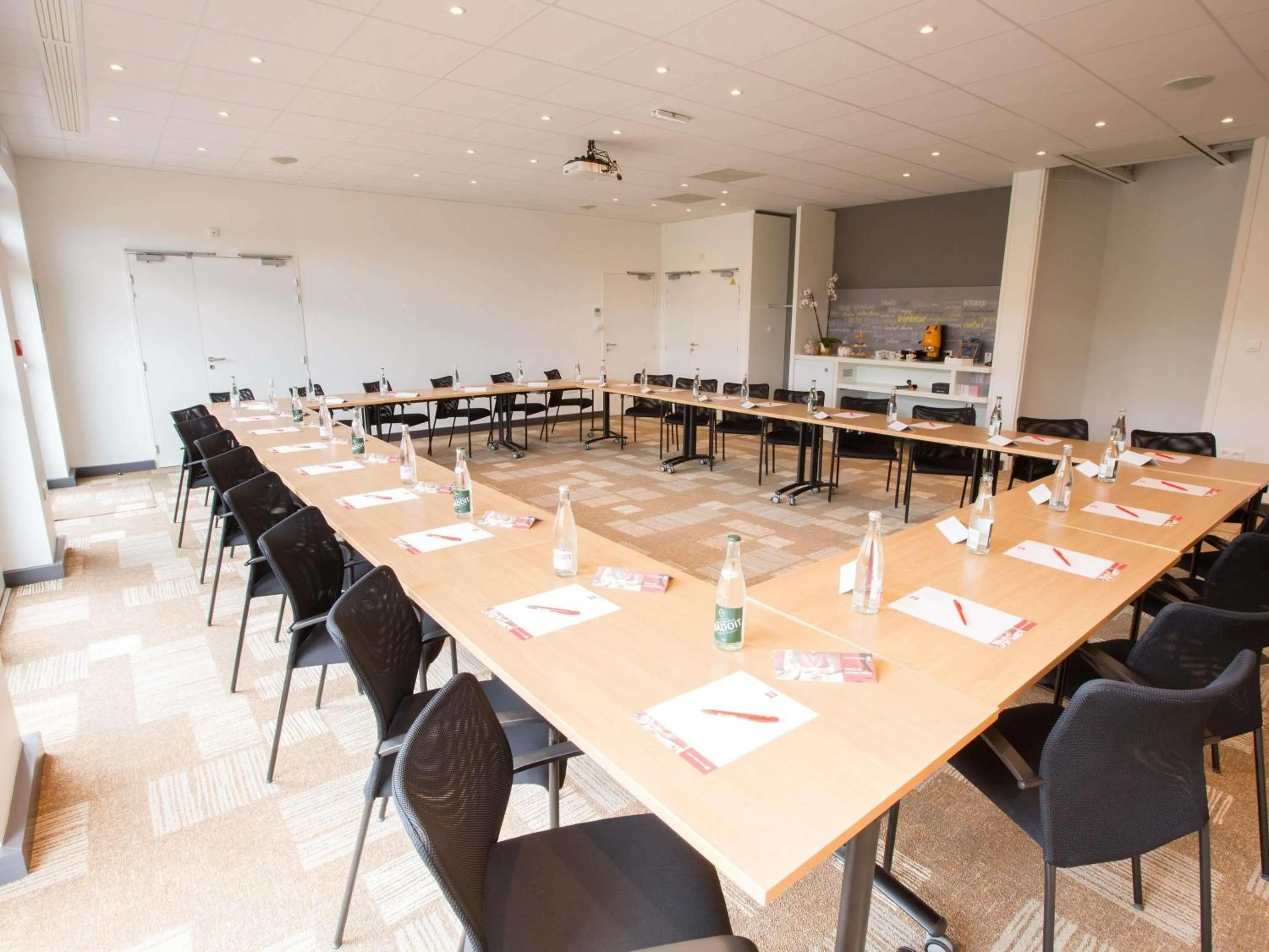 Meeting/conference room in ibis Cherbourg La Glacerie