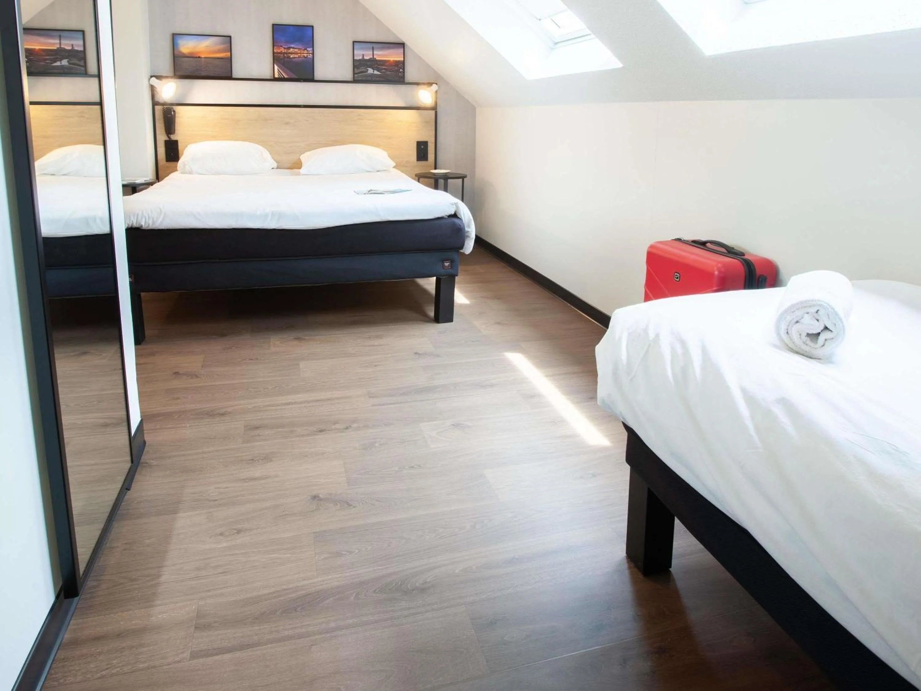 Bedroom, Bed in ibis Cherbourg La Glacerie