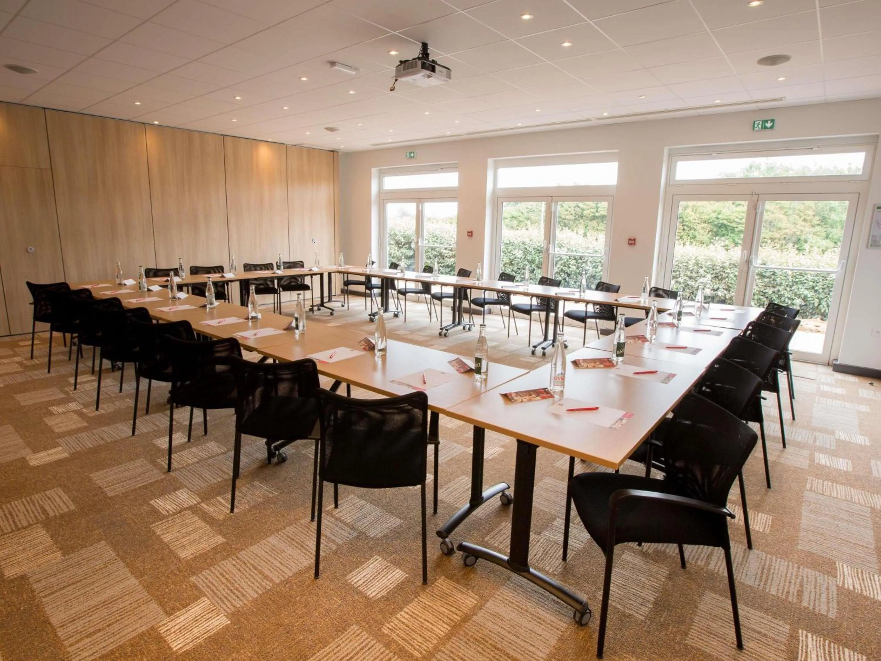 Meeting/conference room in ibis Cherbourg La Glacerie